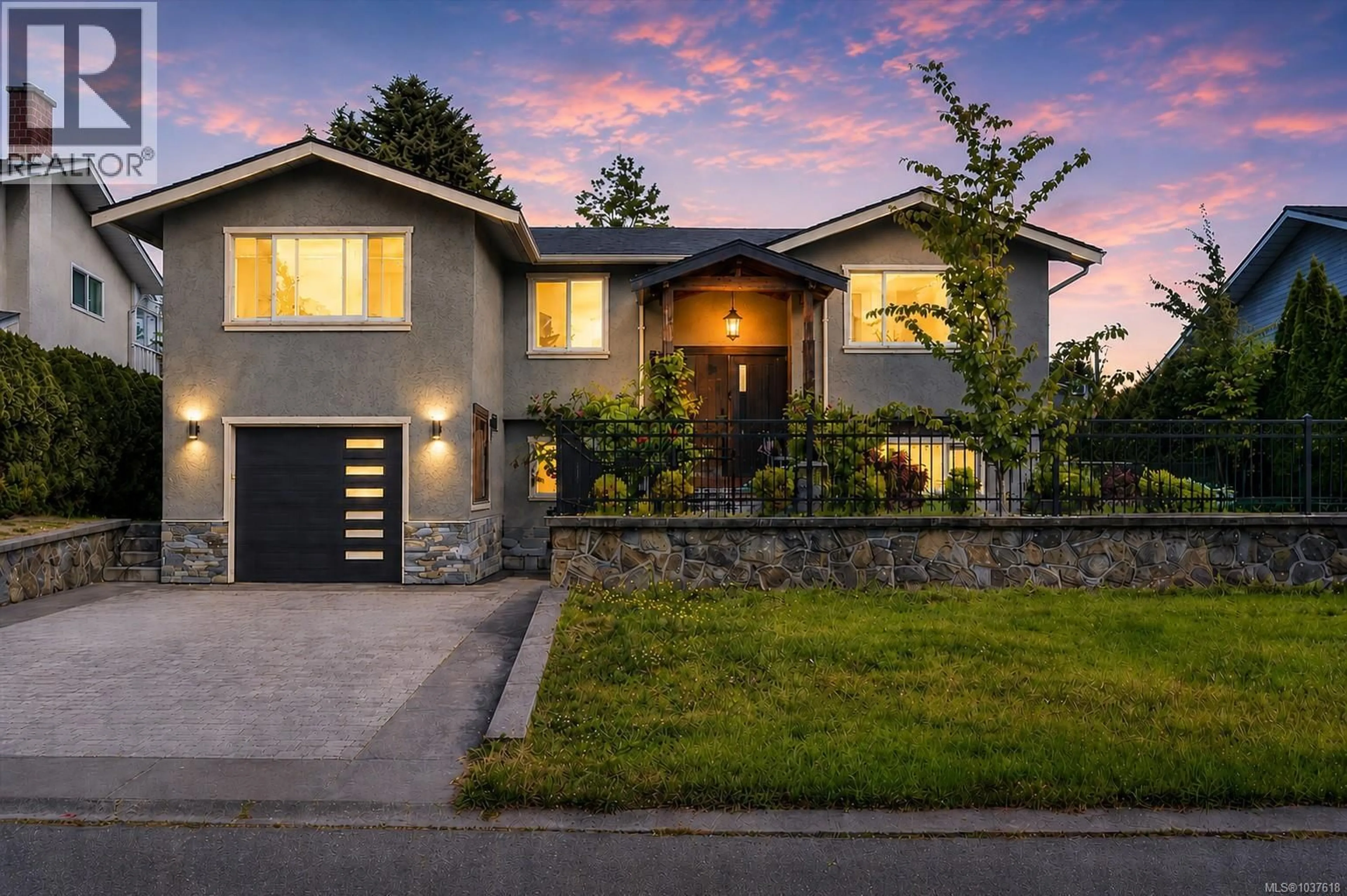 Home with brick exterior material, street for 4425 TORRINGTON ROAD, Saanich British Columbia V8N4N8
