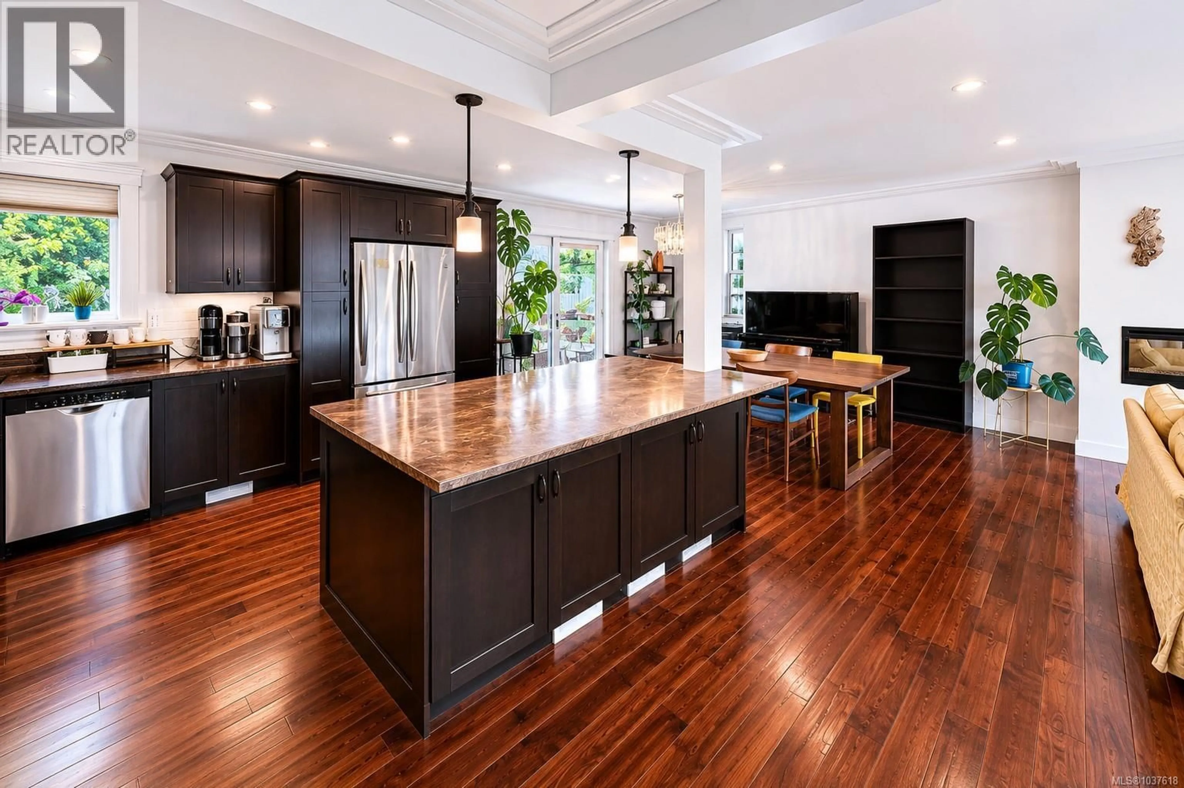 Open concept kitchen, unknown for 4425 TORRINGTON ROAD, Saanich British Columbia V8N4N8