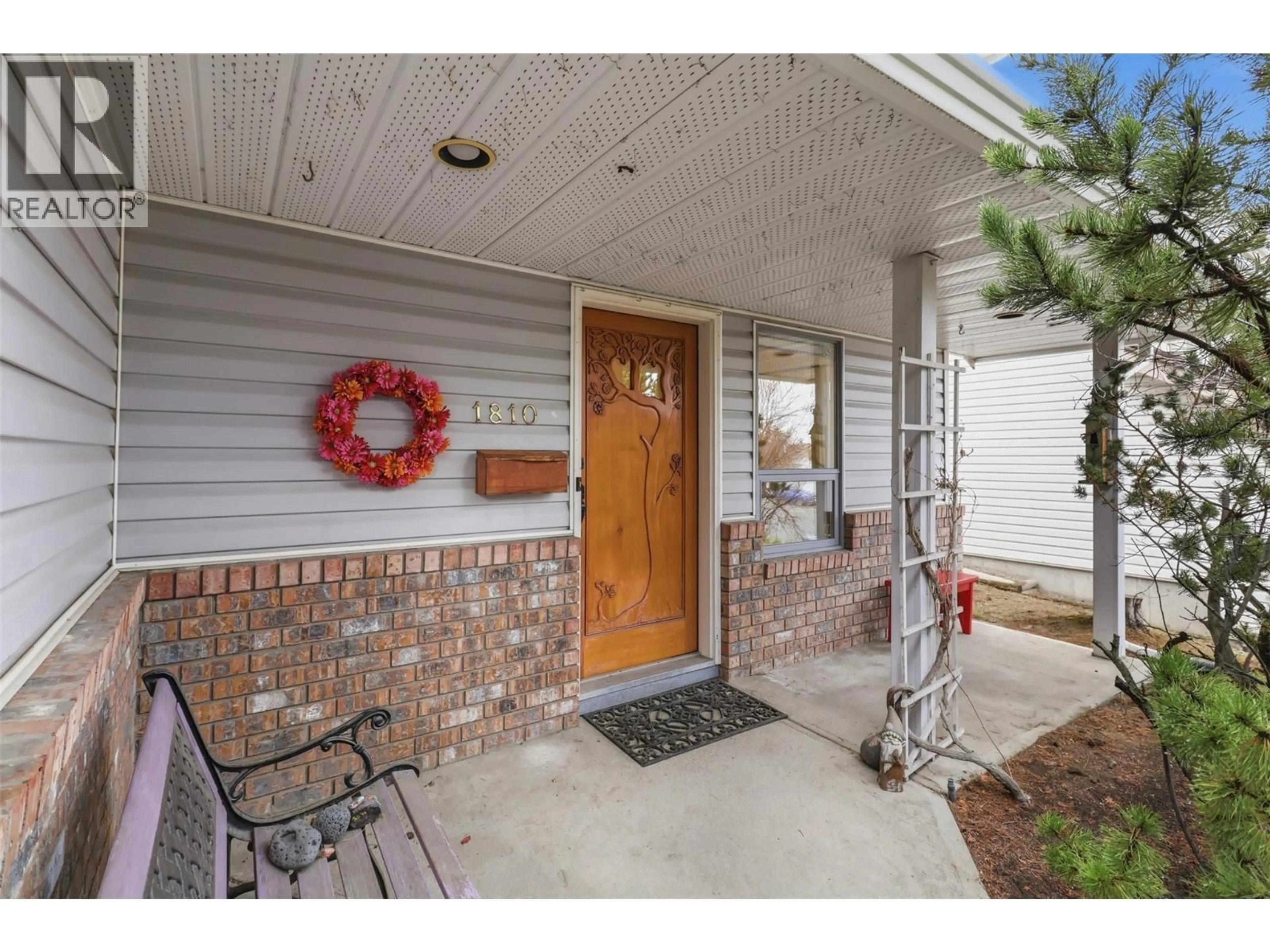 Indoor entryway for 1810 MCKINLEY COURT, Kamloops British Columbia V2E2L9