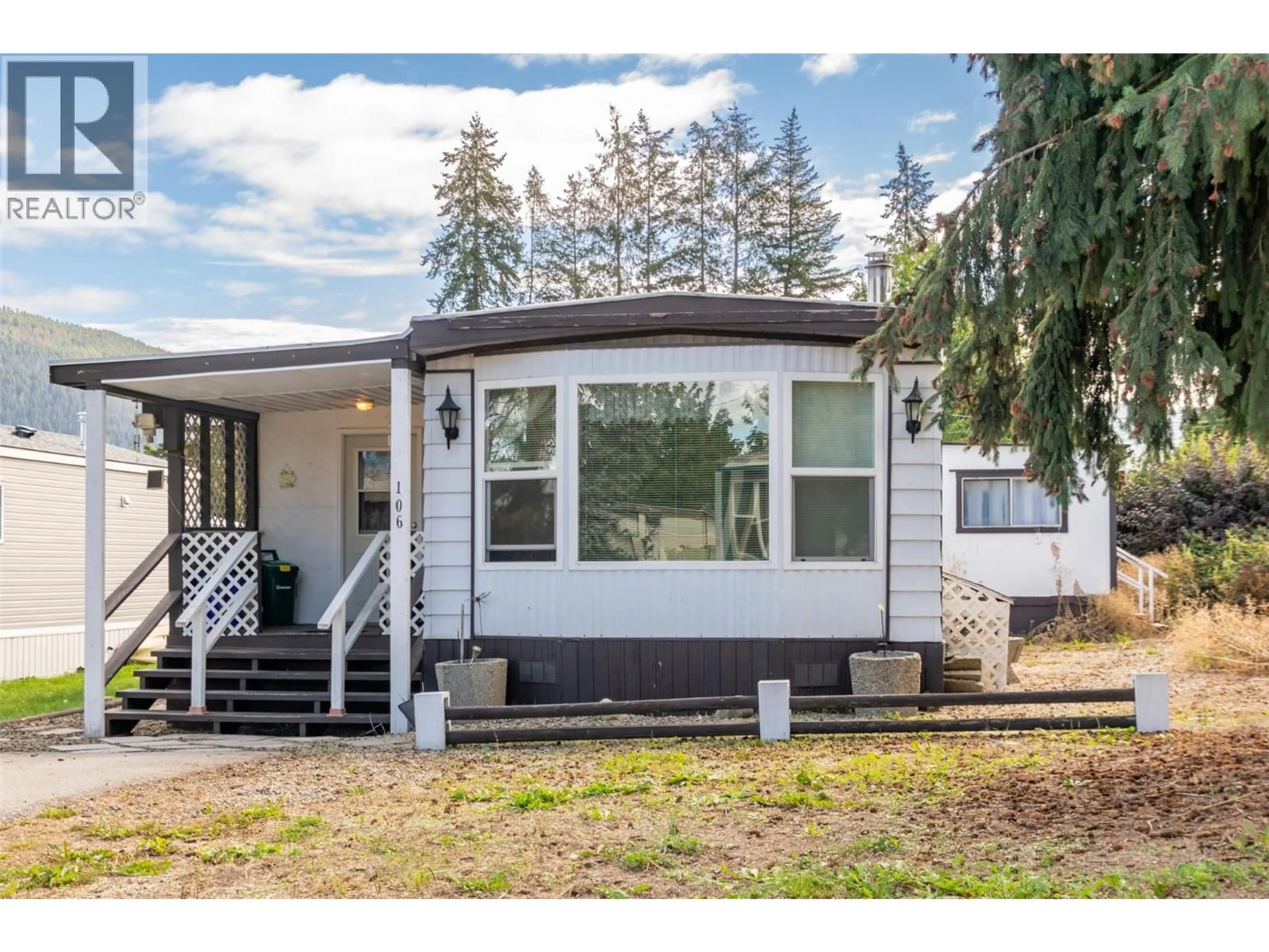 Home with vinyl exterior material, street for 106 - 3350 10 AVENUE NORTHEAST, Salmon Arm British Columbia V1E1J6