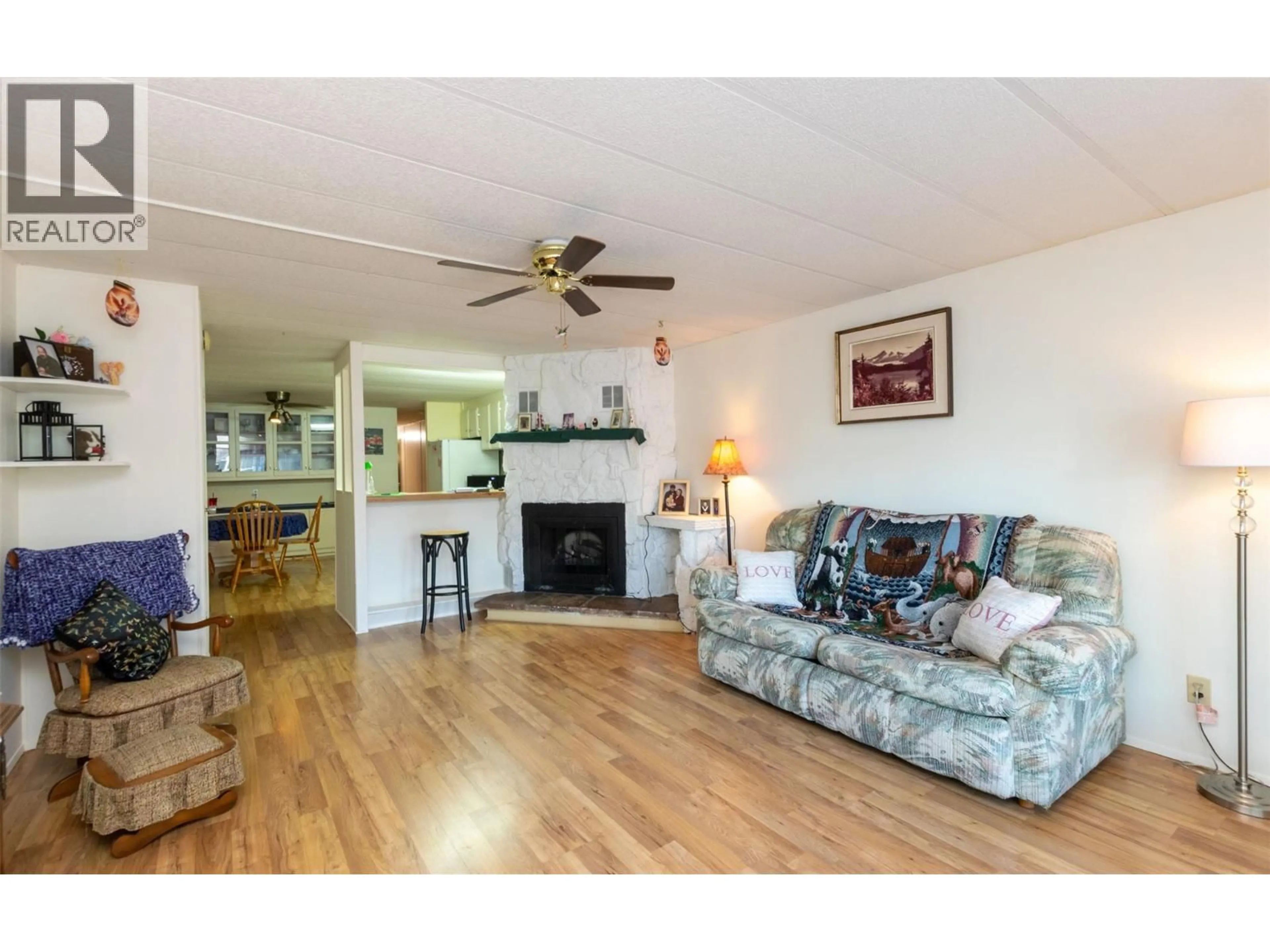 Living room with furniture, wood/laminate floor for 106 - 3350 10 AVENUE NORTHEAST, Salmon Arm British Columbia V1E1J6