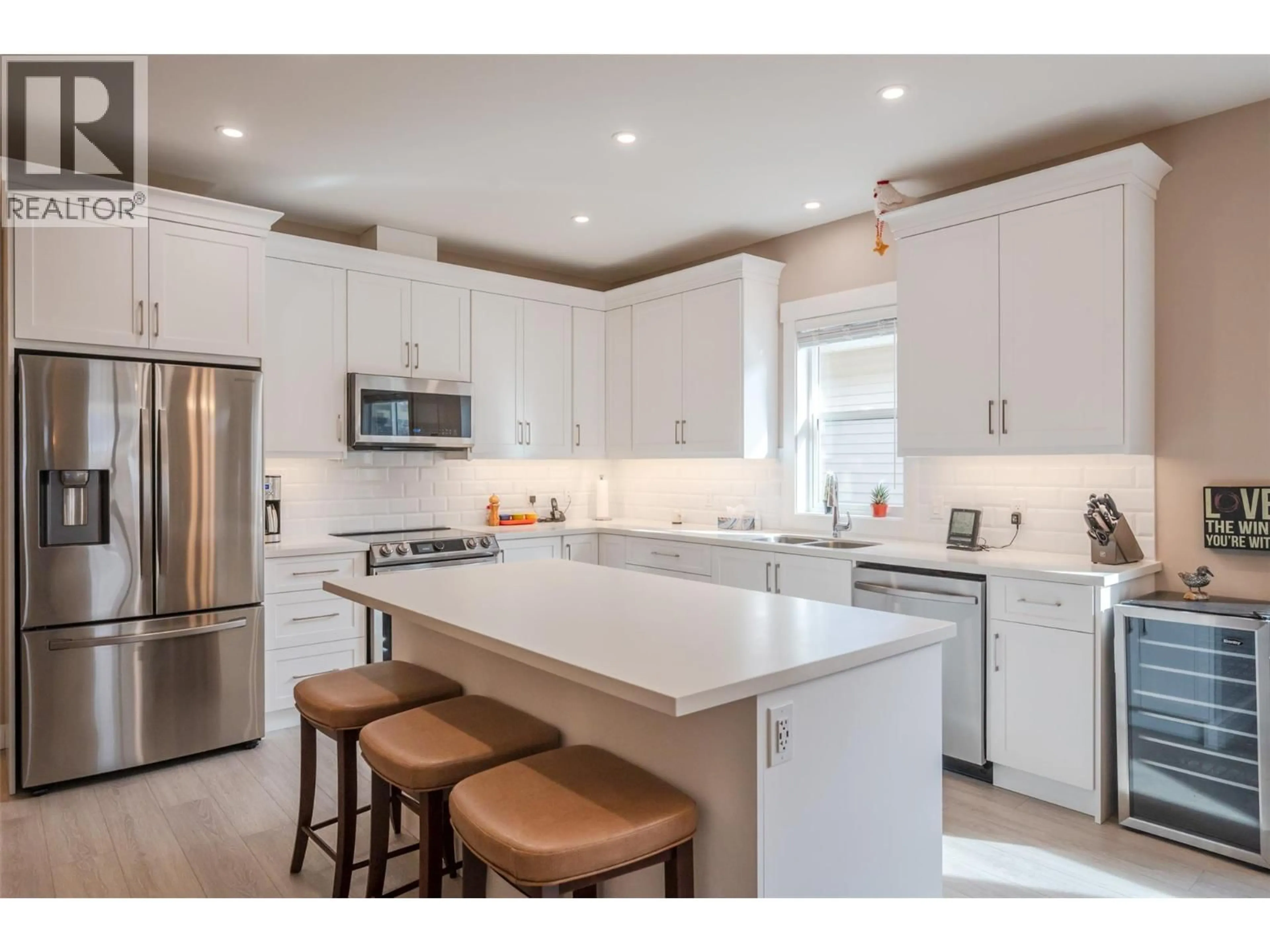 Open concept kitchen, unknown for 389 10TH AVENUE, Keremeos British Columbia V0X1N3