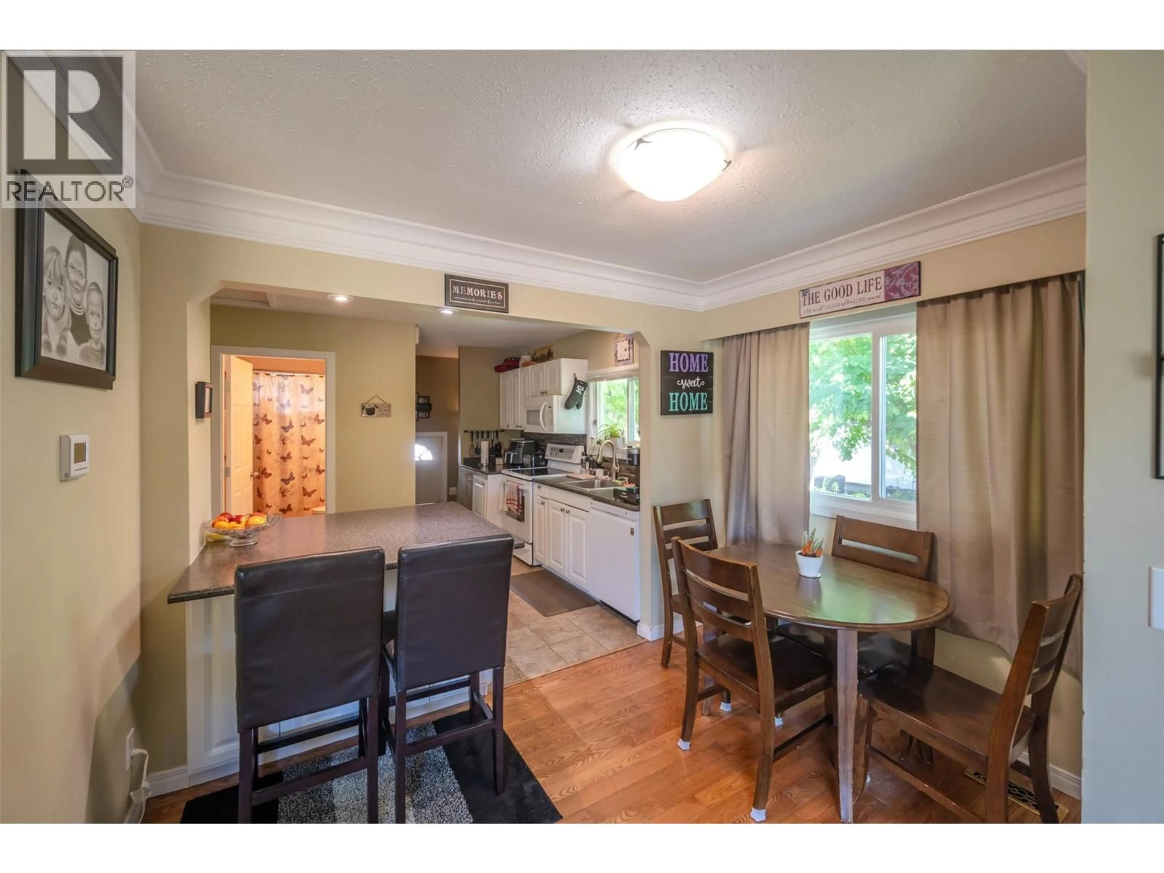 Dining room, wood/laminate floor for 480 ORCHARD AVENUE, Penticton British Columbia V2A1Y2