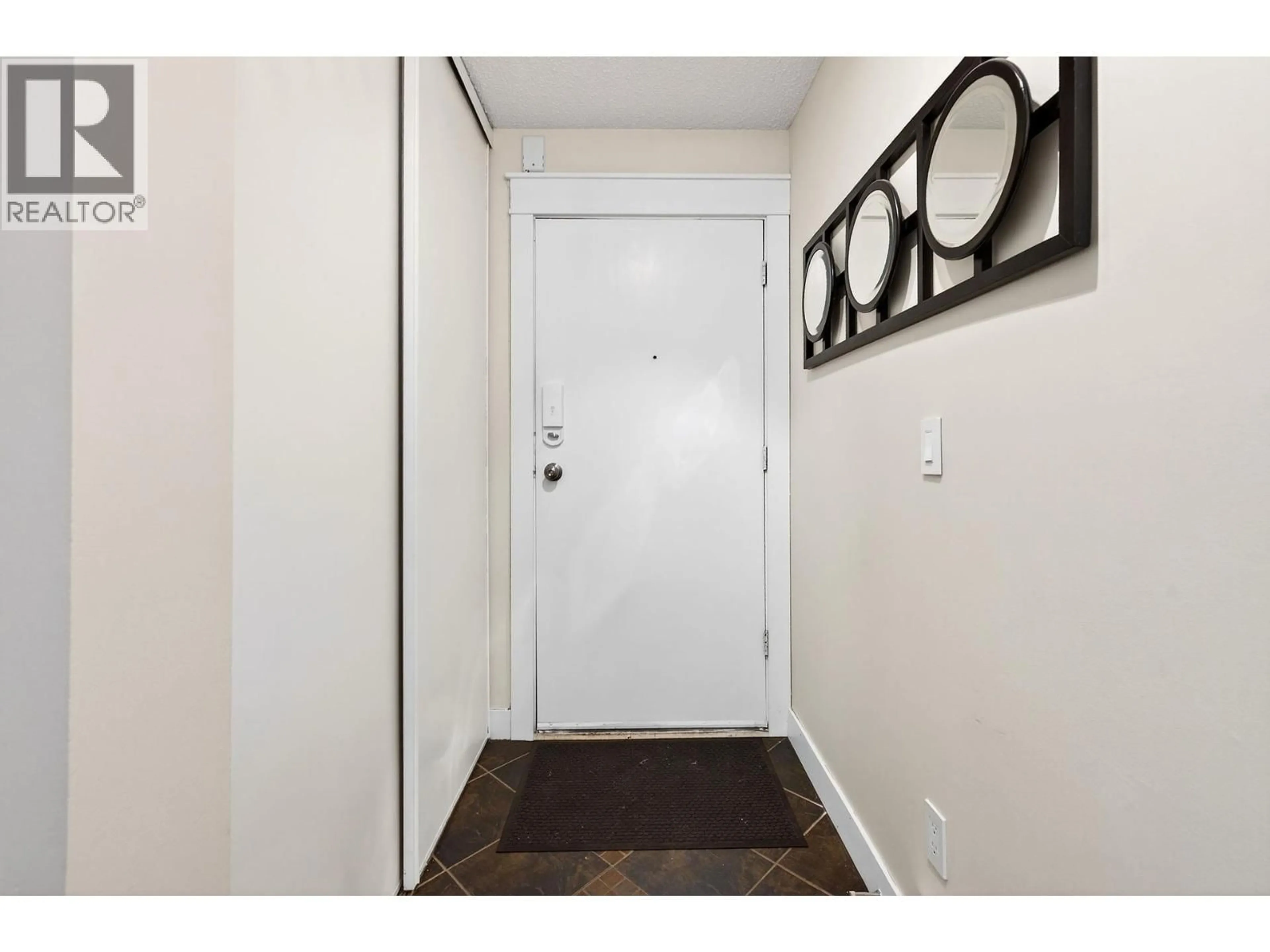 Indoor entryway for 9 - 1810 SUMMIT DRIVE, Kamloops British Columbia V2E2C7