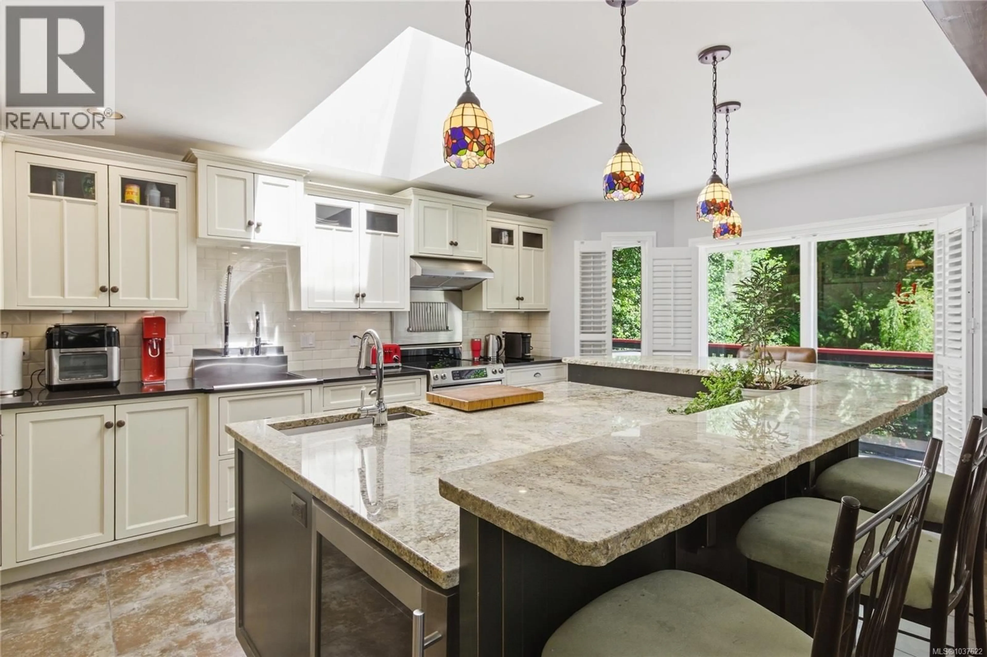 Contemporary kitchen, ceramic/tile floor for 3555 DOUGAN DRIVE, Cobble Hill British Columbia V0R1L0