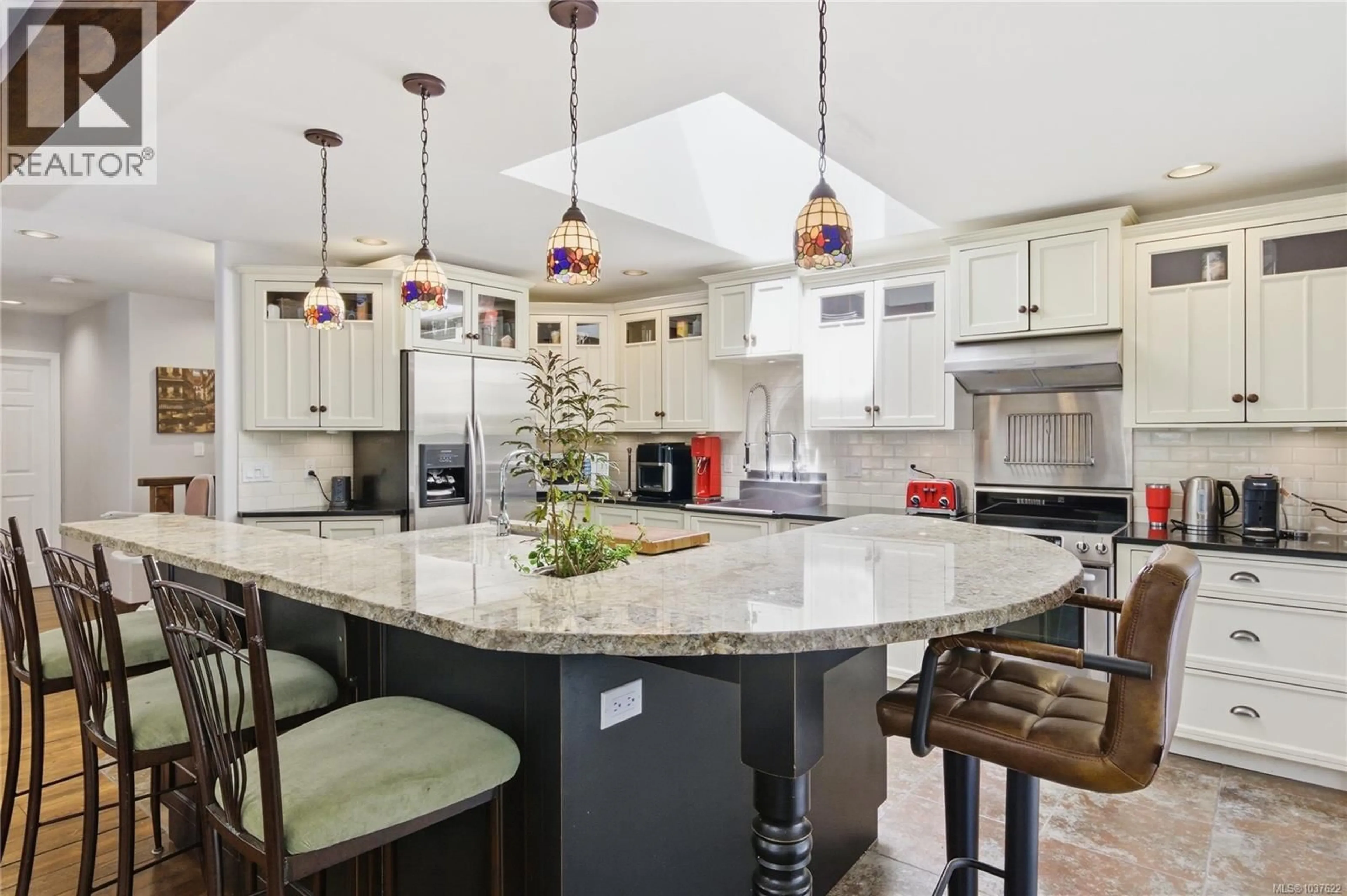Contemporary kitchen, ceramic/tile floor for 3555 DOUGAN DRIVE, Cobble Hill British Columbia V0R1L0
