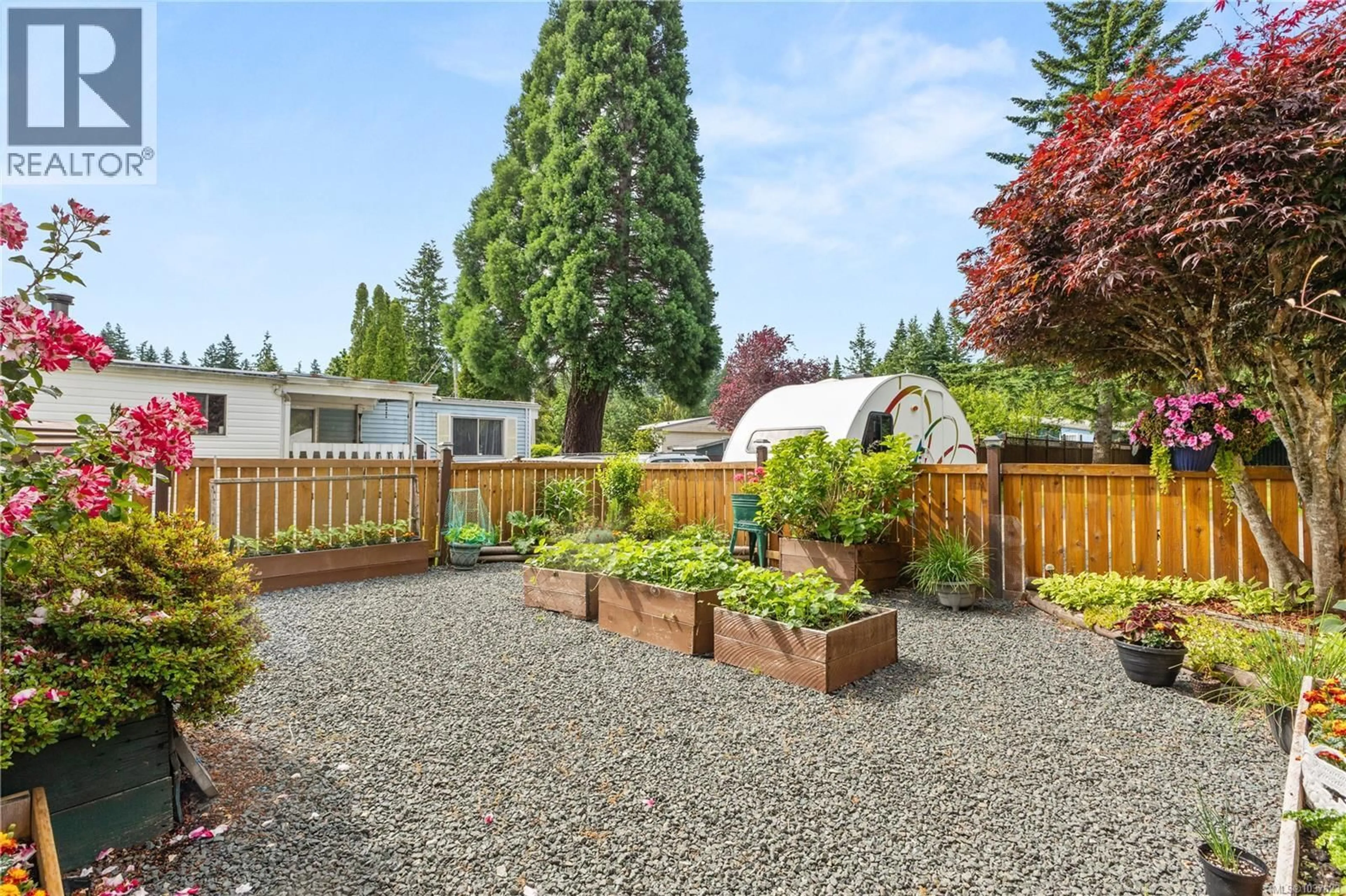 Home with vinyl exterior material, street for 122 - 2700 WOODBURN ROAD, Campbell River British Columbia V9W4R4