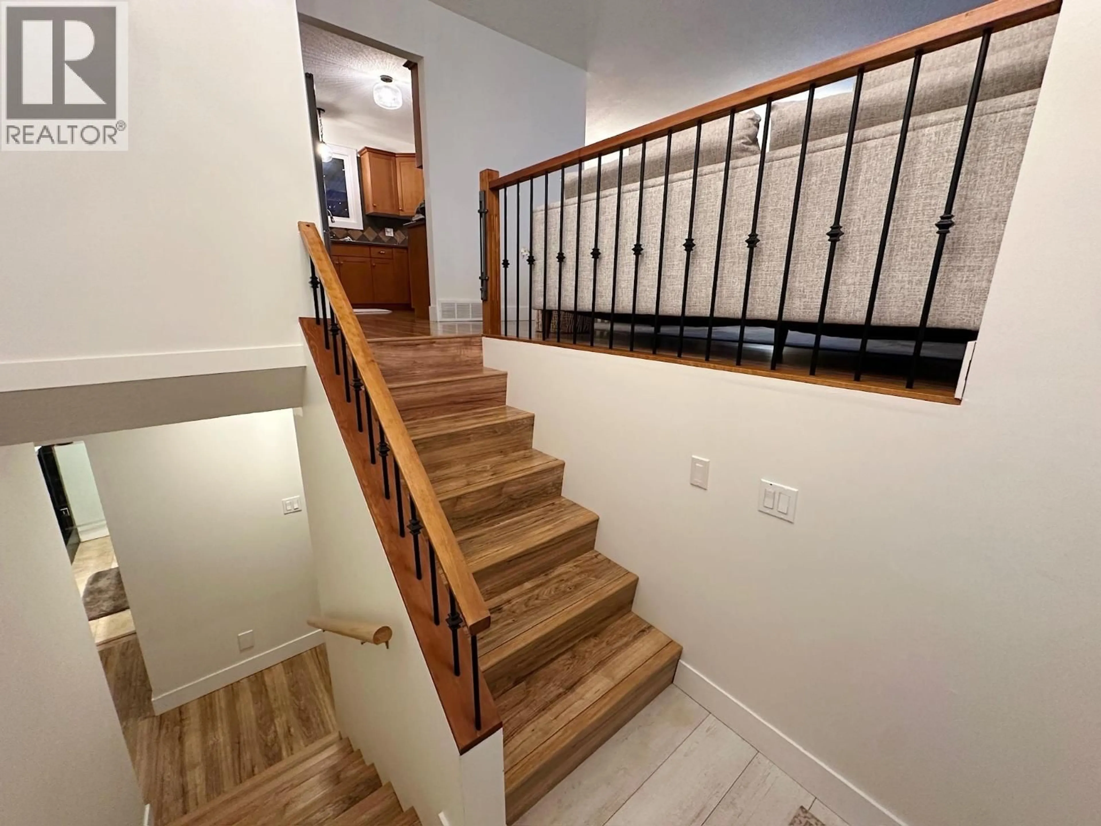 Stairs for 995 GRAF ROAD, Kelowna British Columbia V1P1C1