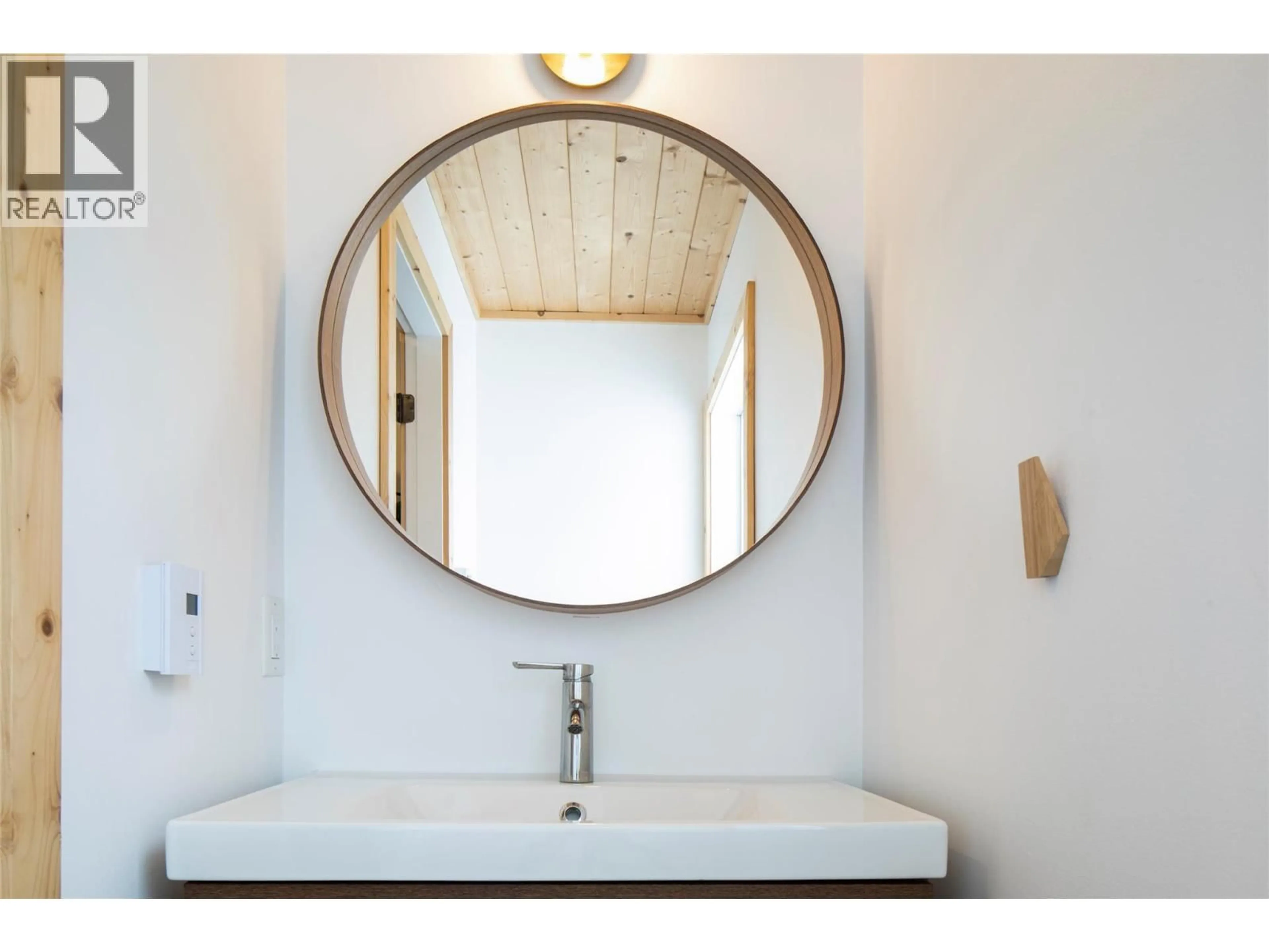 Contemporary bathroom, ceramic/tile floor for 1380 BURFIELD DRIVE, Sun Peaks British Columbia V0E5N0