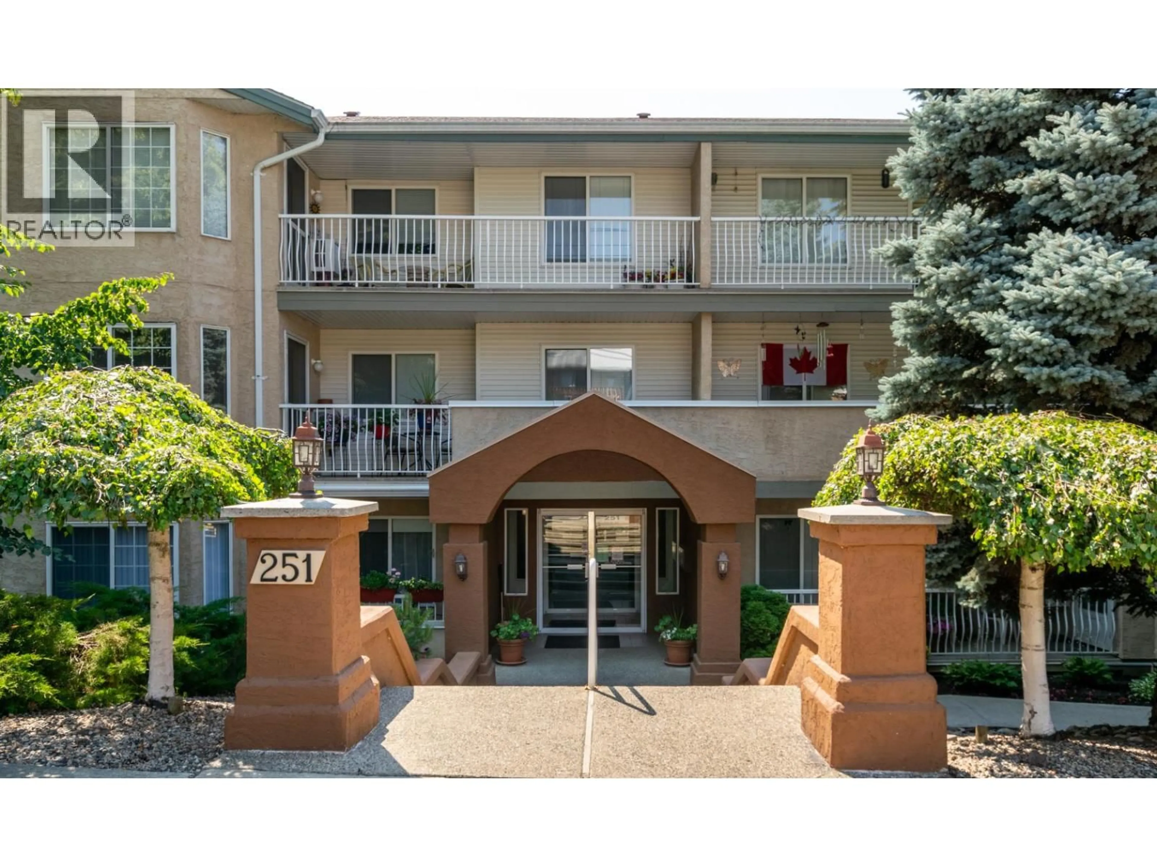 Indoor foyer for 109 - 251 6 STREET SOUTHEAST, Salmon Arm British Columbia V1E1J9