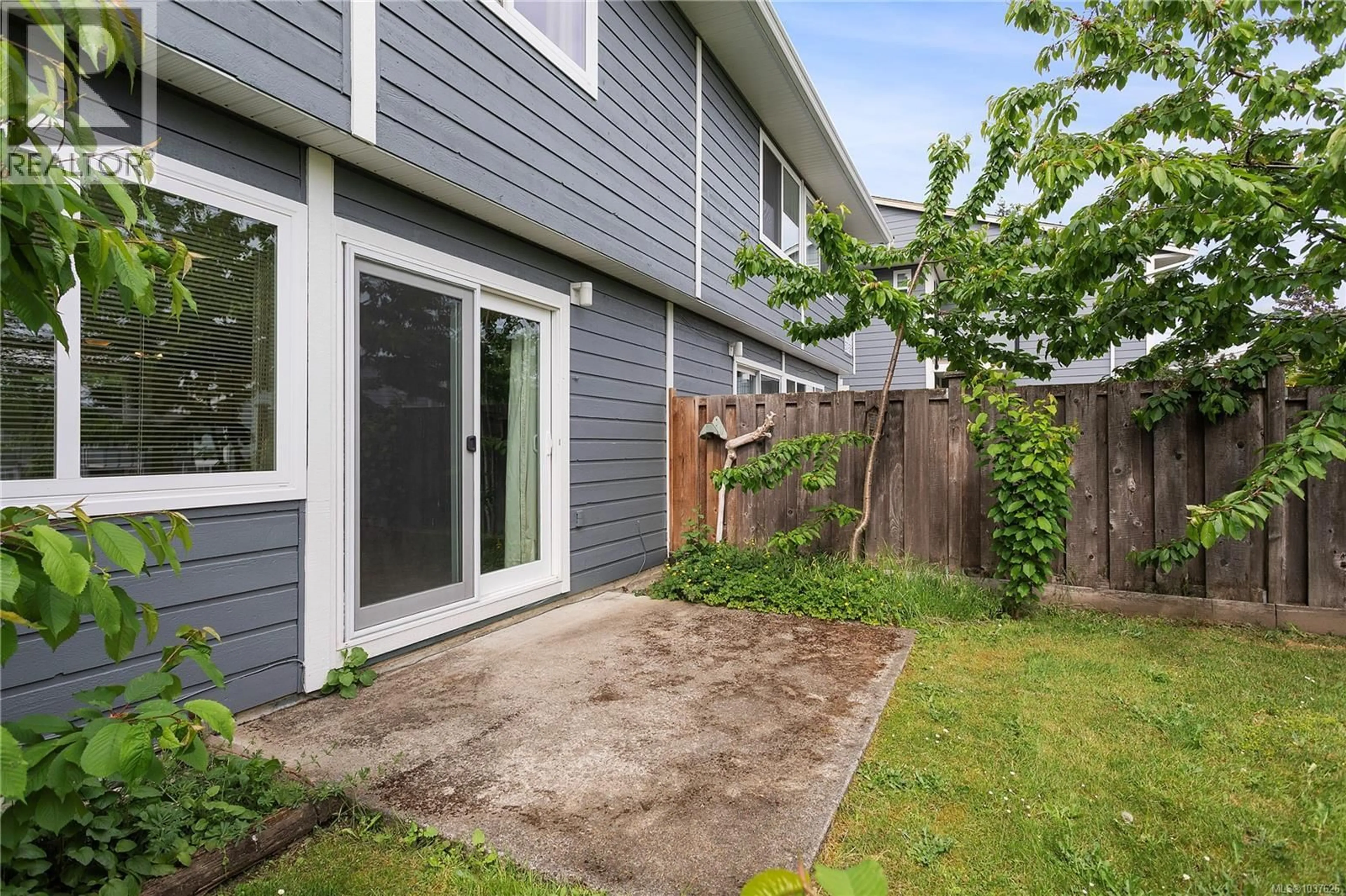 Home with vinyl exterior material, street for 57 - 507 NINTH STREET, Nanaimo British Columbia V9R1A8