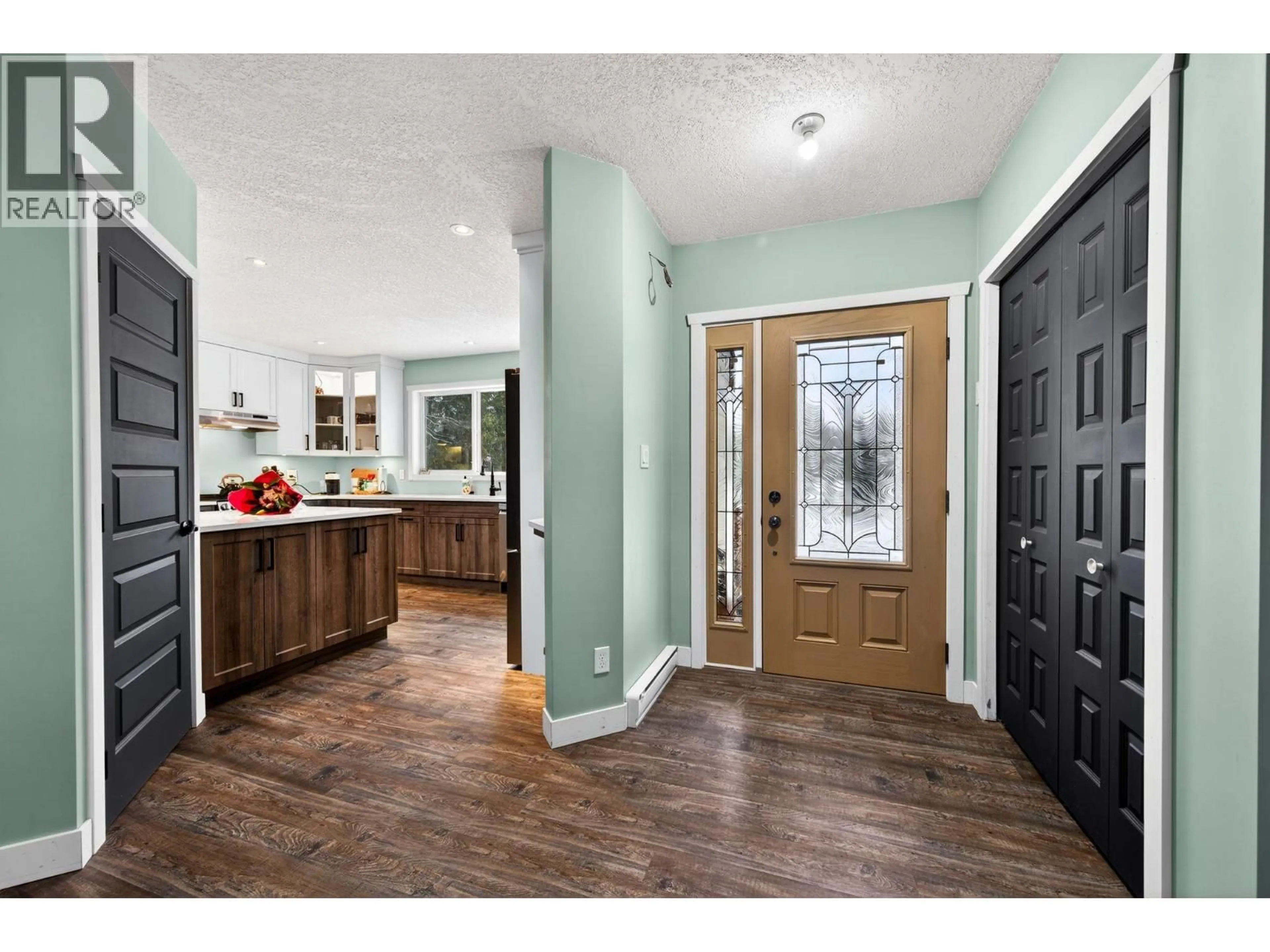 Indoor entryway for 141 WADLEGGER ROAD, Clearwater British Columbia V0E1N2