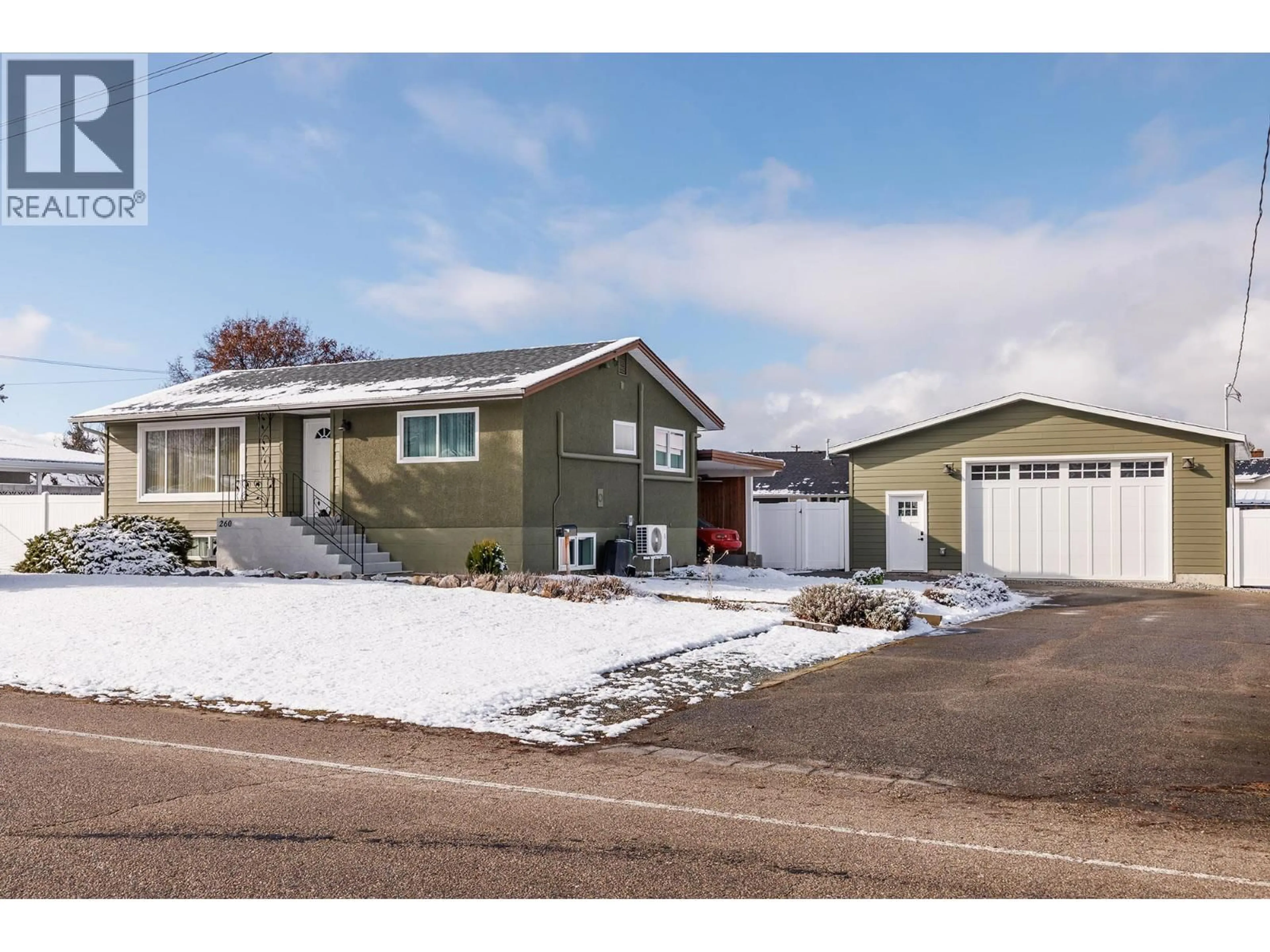 Home with vinyl exterior material, street for 260 LANGFORD ROAD, Kelowna British Columbia V1X2T8