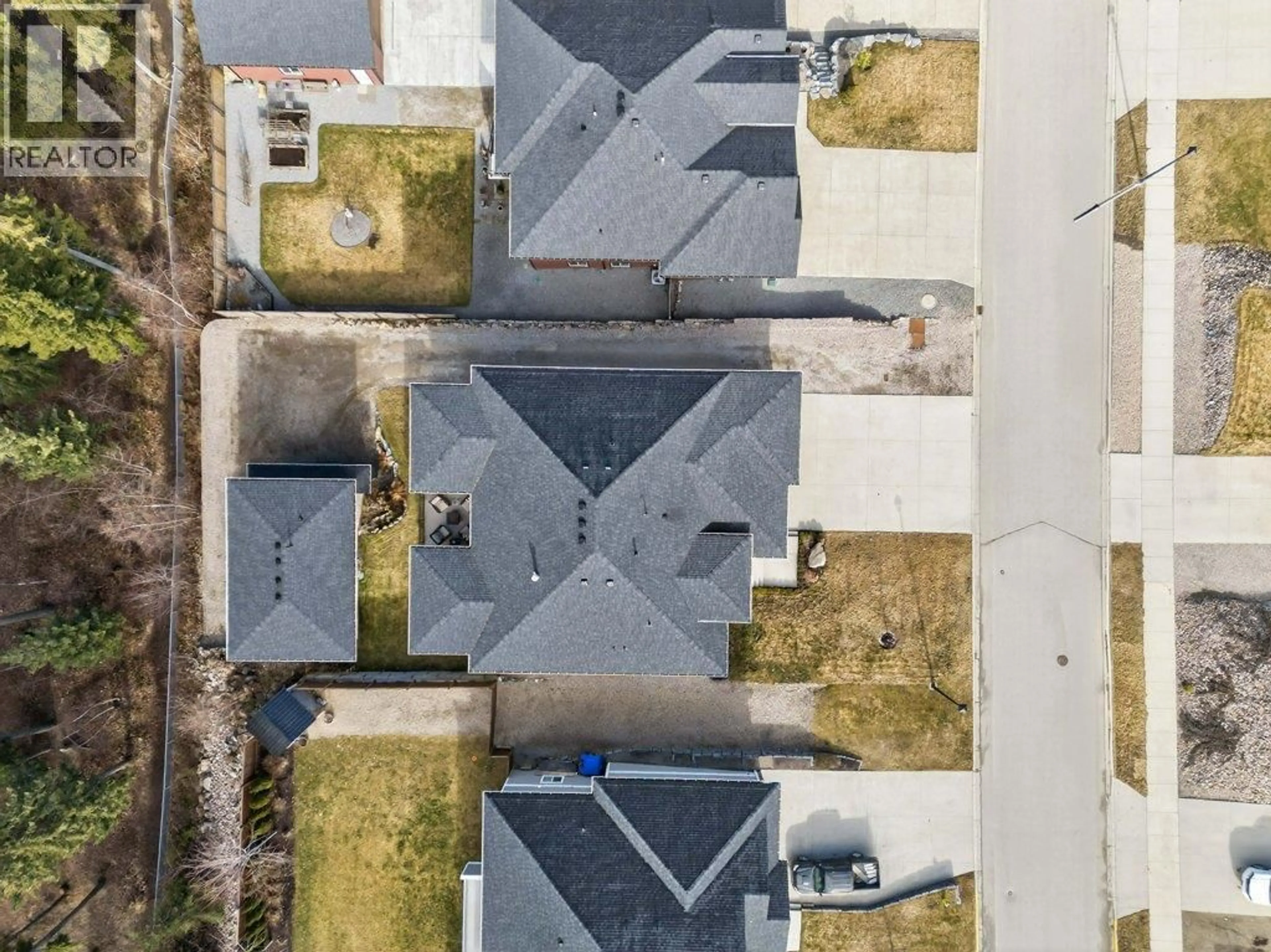 A pic from outside/outdoor area/front of a property/back of a property/a pic from drone, street for 1221 23 STREET SOUTHEAST, Salmon Arm British Columbia V1E0C7