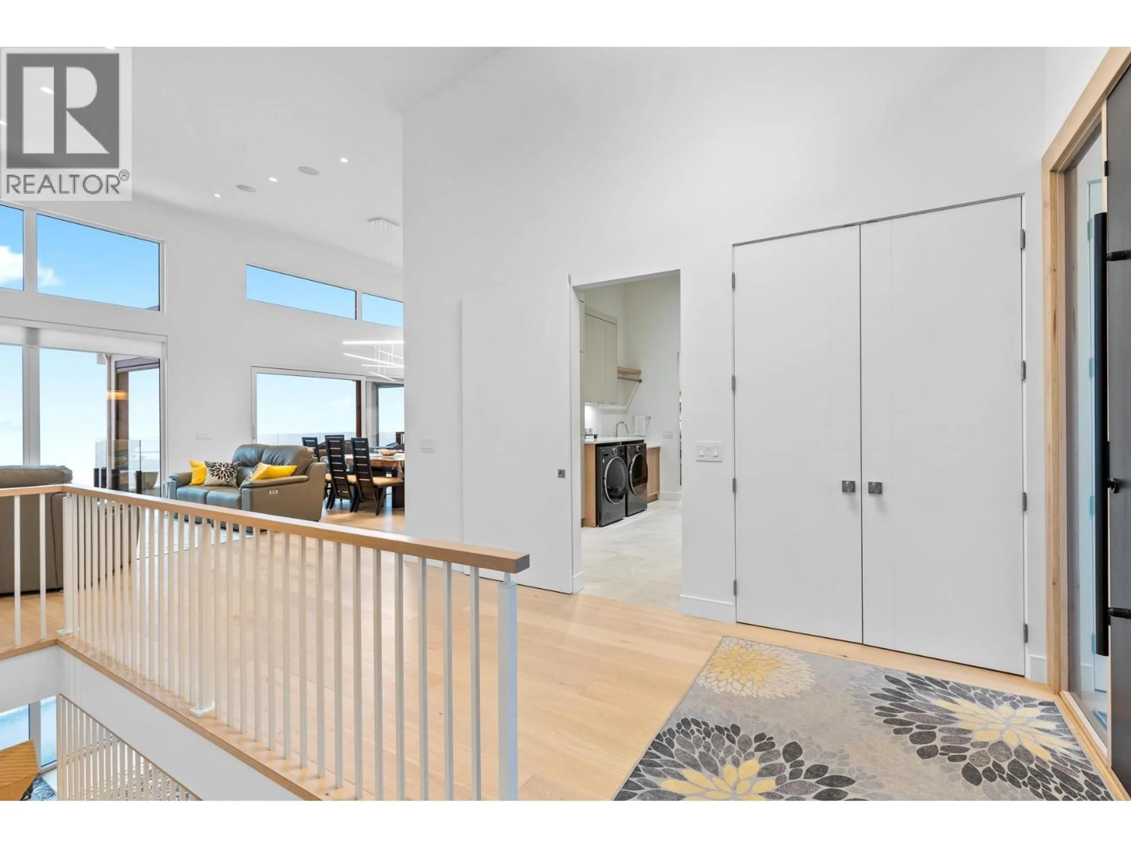 Indoor foyer for 1086 FERGUSON COURT, Kelowna British Columbia V1W5H6
