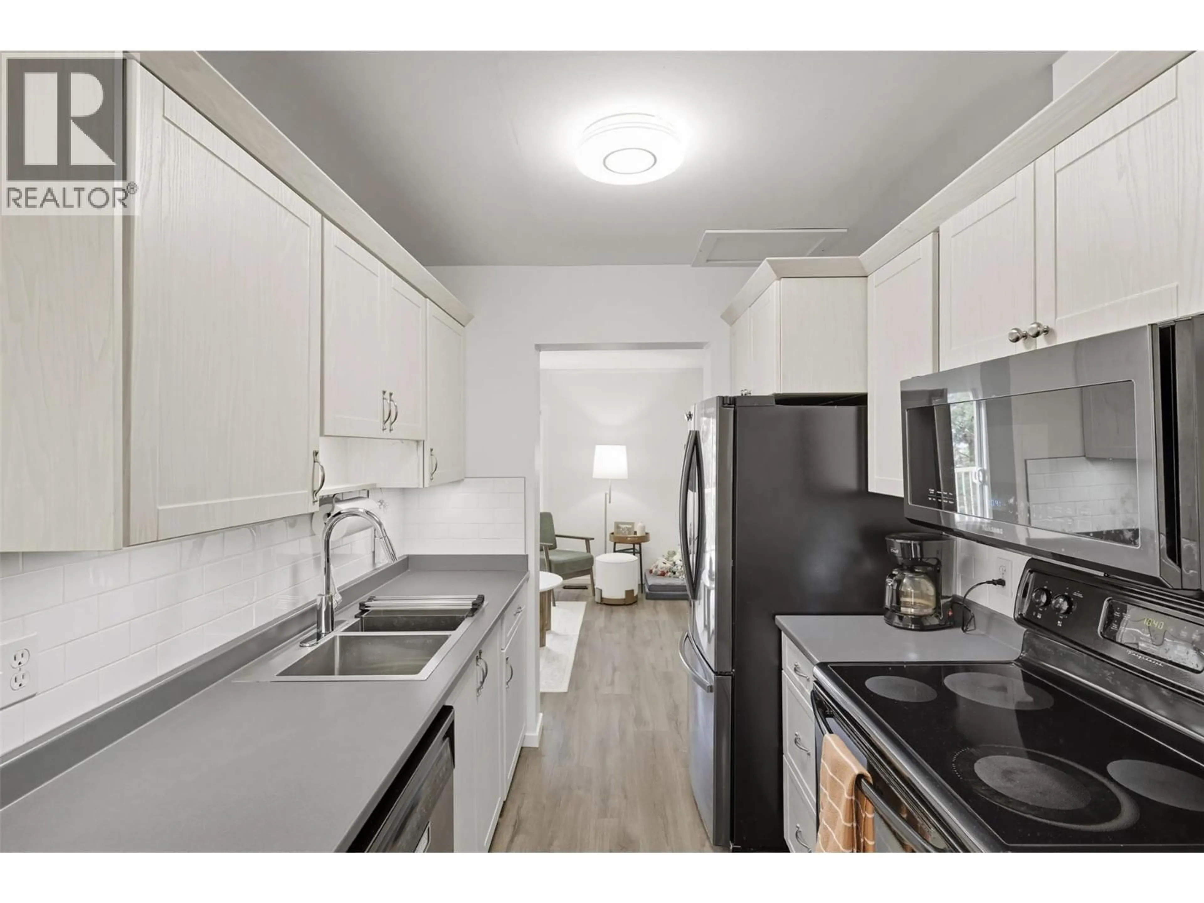 Standard kitchen, unknown for 24 - 1469 SPRINGHILL DRIVE, Kamloops British Columbia V2E1H5
