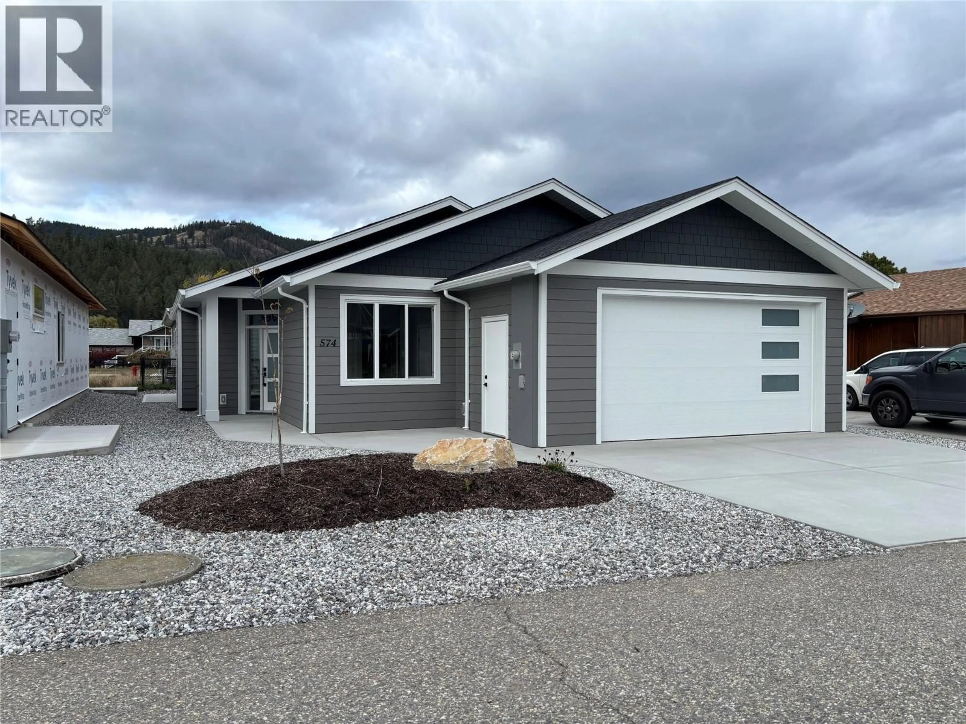 Home with vinyl exterior material, street for 574 MEADOWLARK AVENUE, Vernon British Columbia V1H2A1