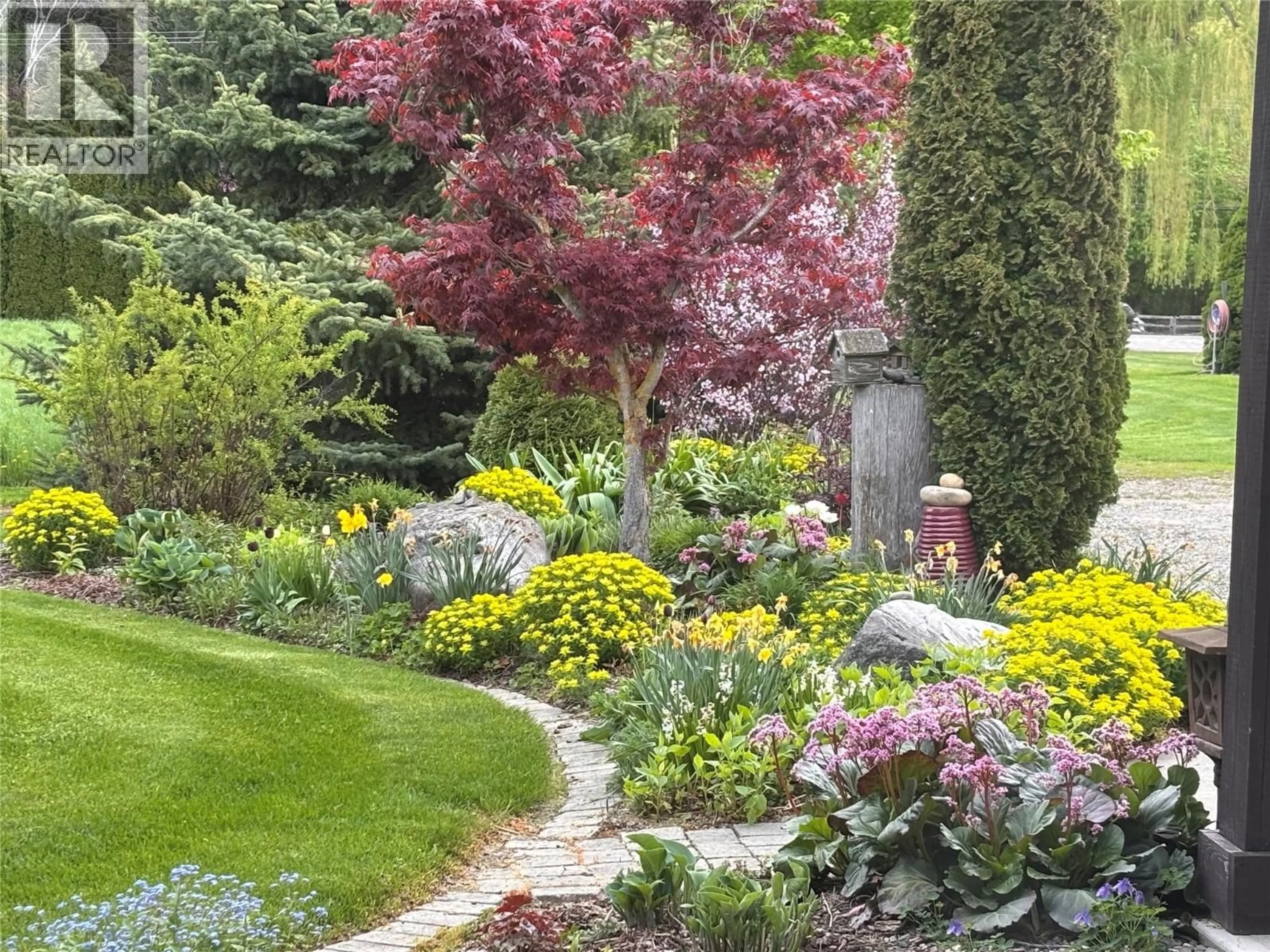 Patio, street for 152 SALMON RIVER ROAD, Salmon Arm British Columbia V1E3E3