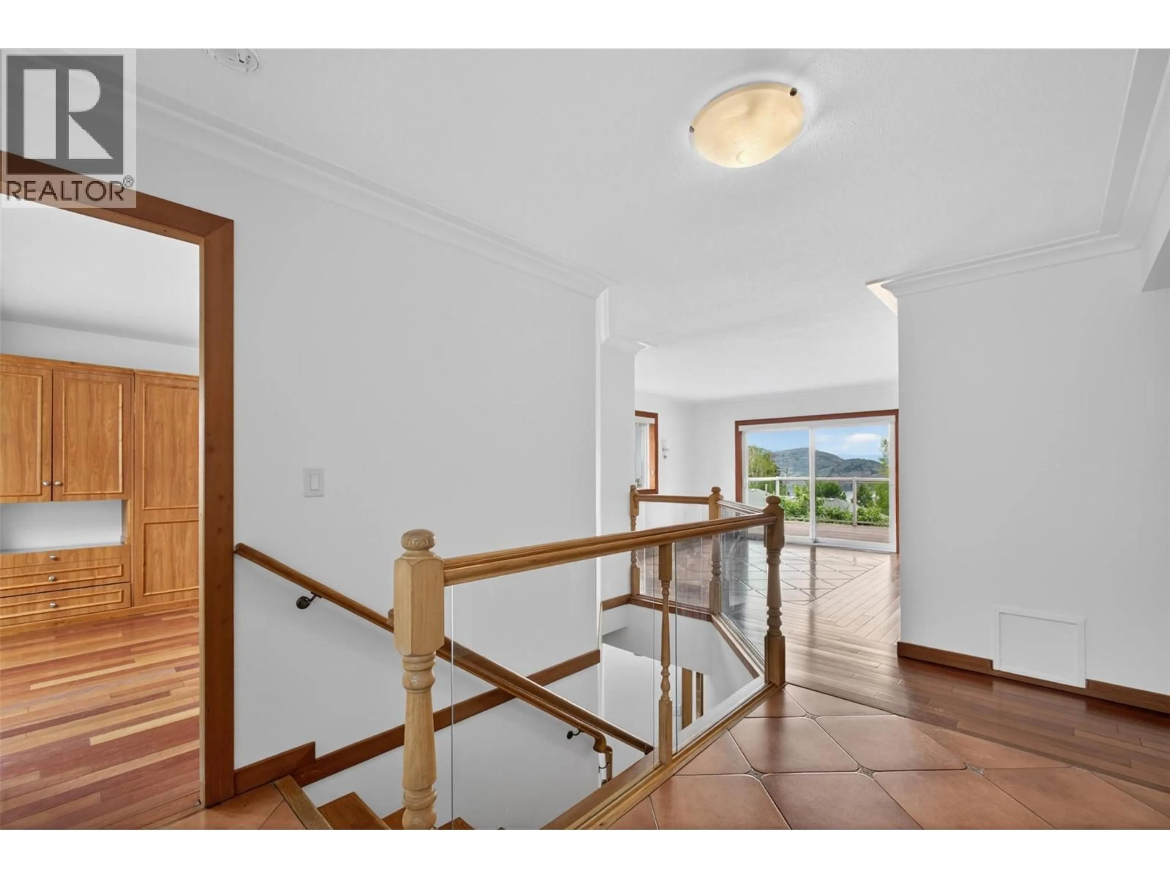 Indoor foyer for 4739 PEACHLAND PLACE, Peachland British Columbia V0H1X4