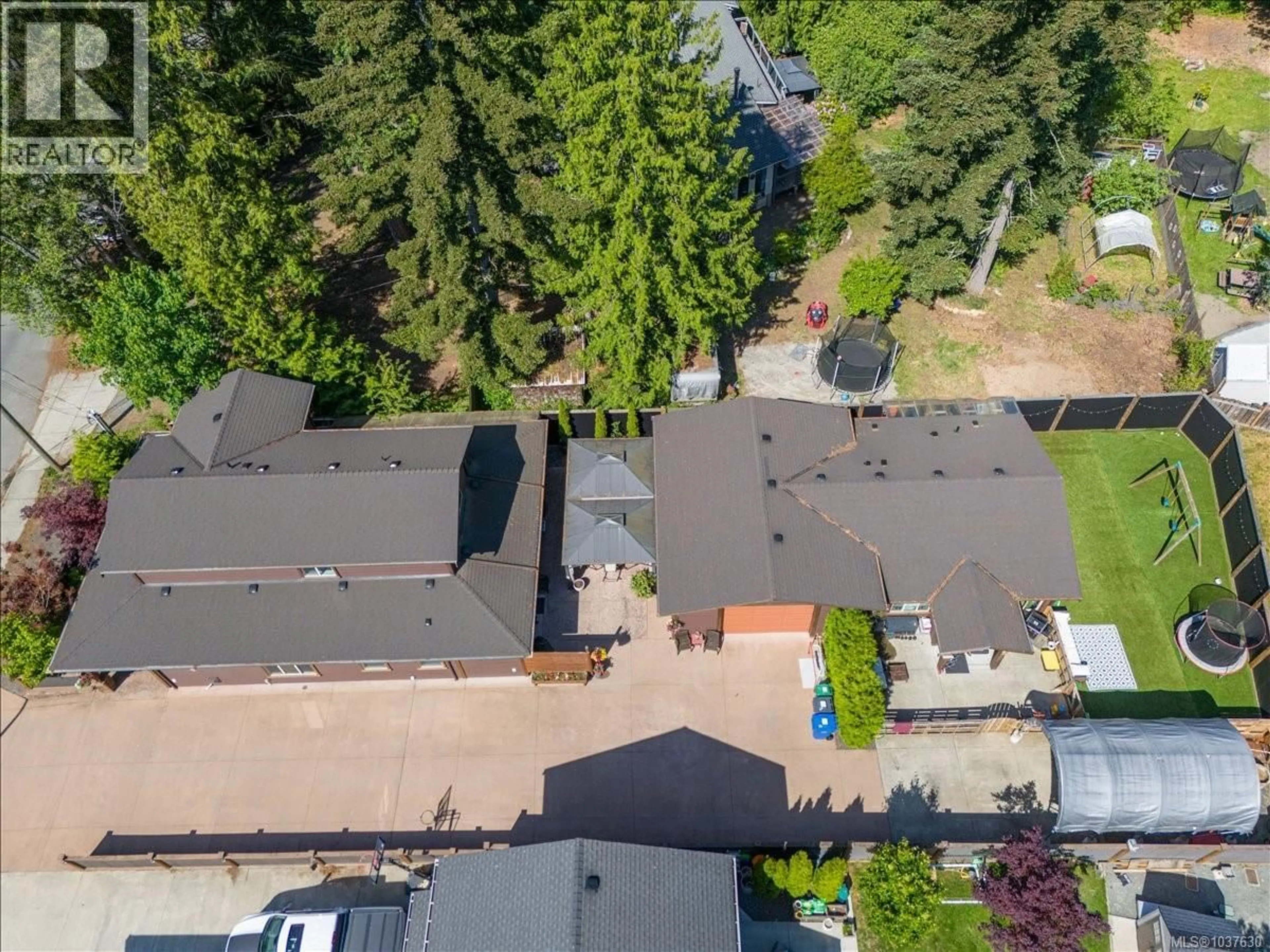 A pic from outside/outdoor area/front of a property/back of a property/a pic from drone, street for 2256 ASHLEE ROAD, Nanaimo British Columbia V9R6T5