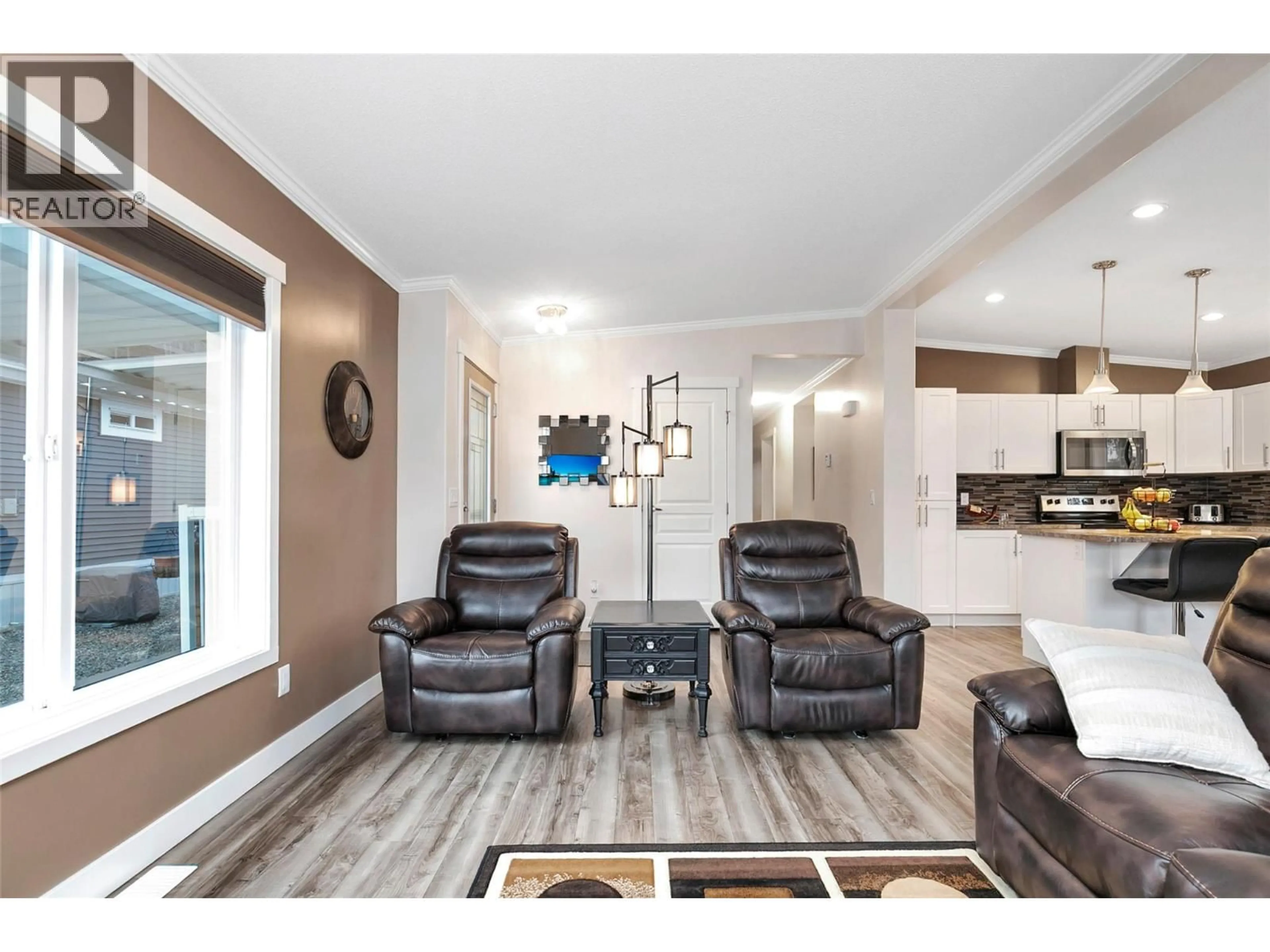 Living room with furniture, unknown for 39 - 1835 NANCEE WAY COURT, Kelowna British Columbia V1Z4C1