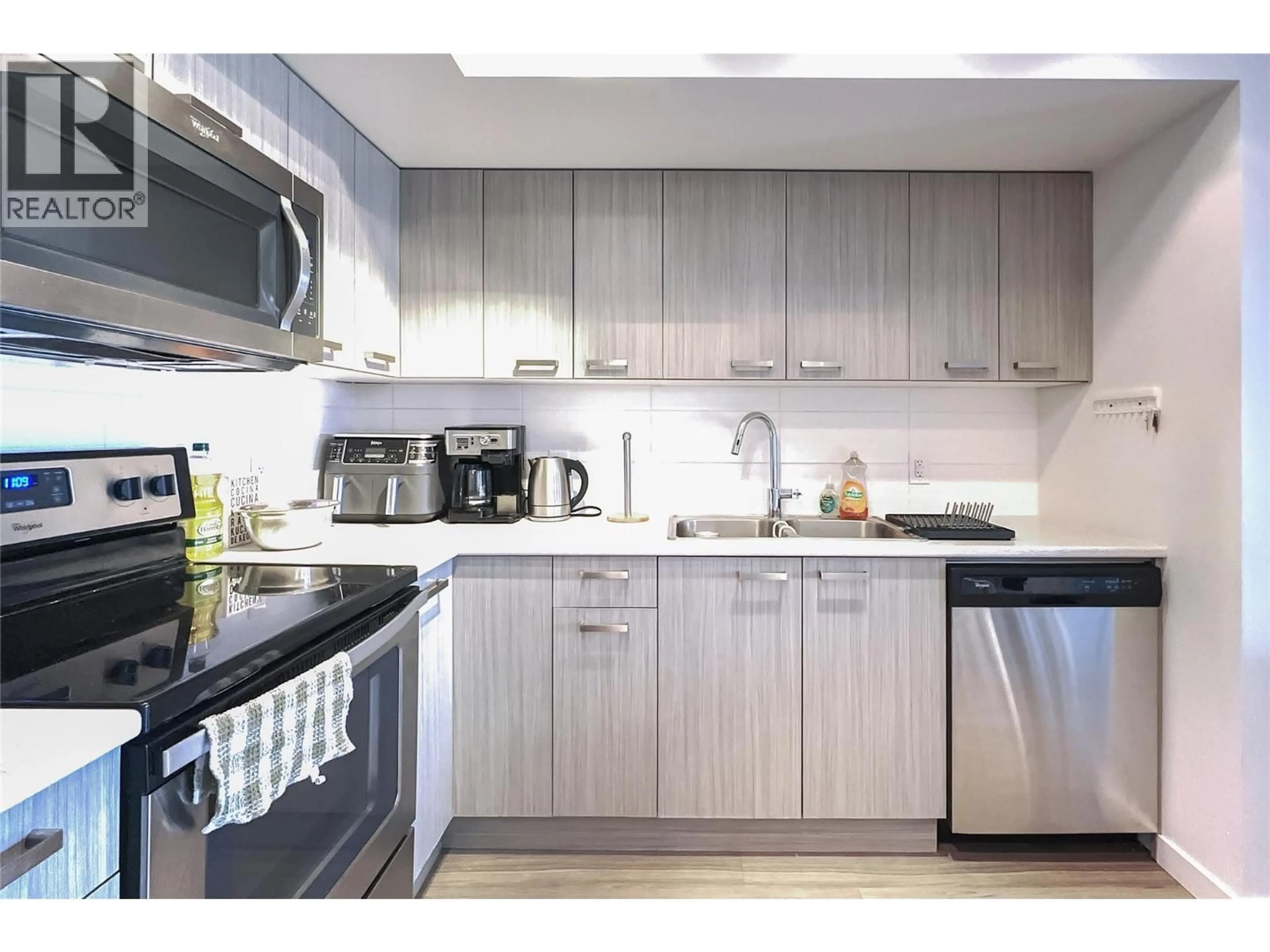 Standard kitchen, unknown for 218 - 775 ACADEMY WAY, Kelowna British Columbia V1V0A5