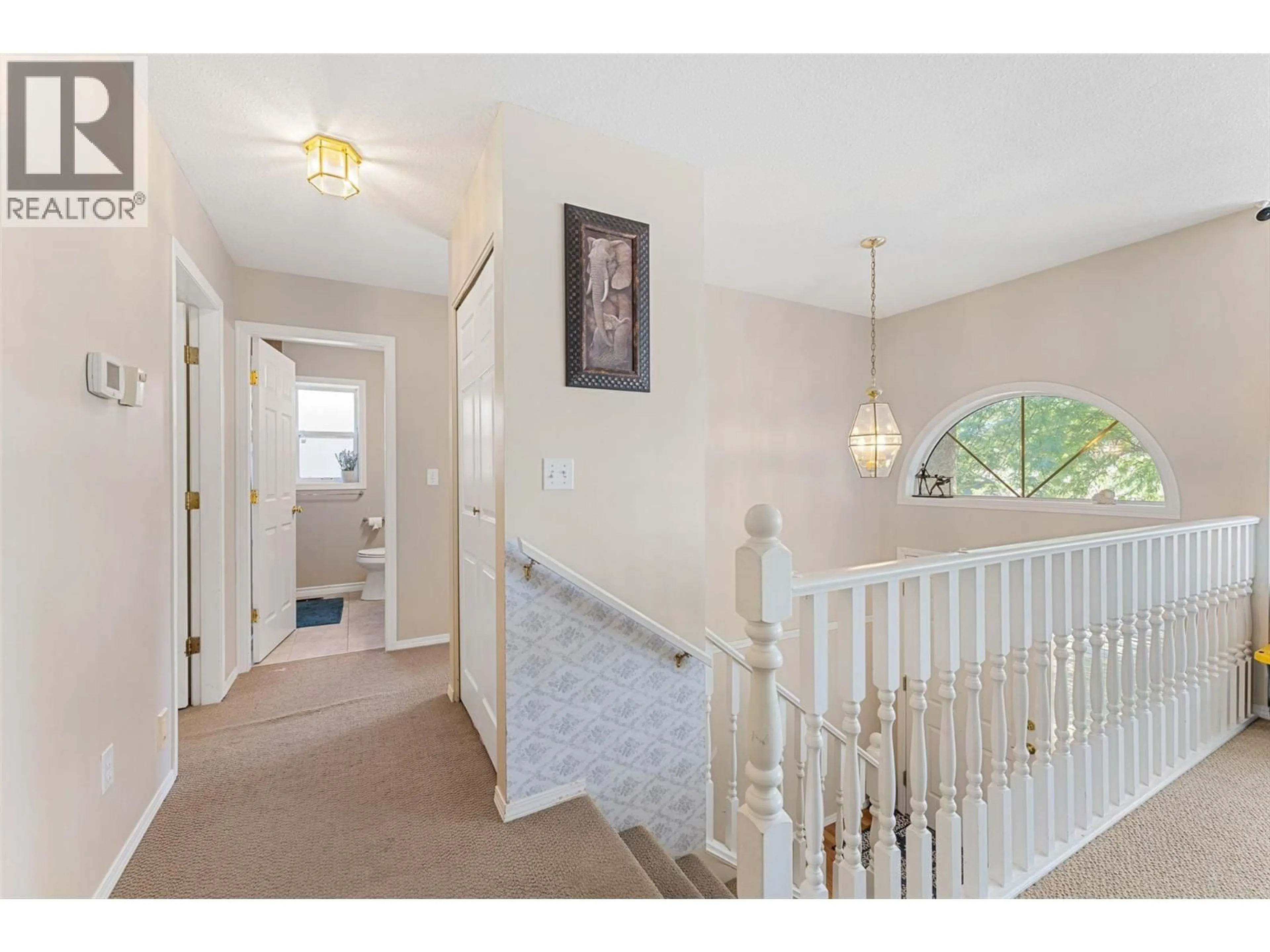 Indoor foyer for 580 SPRUCEVIEW PLACE NORTH, Kelowna British Columbia V1V1S7