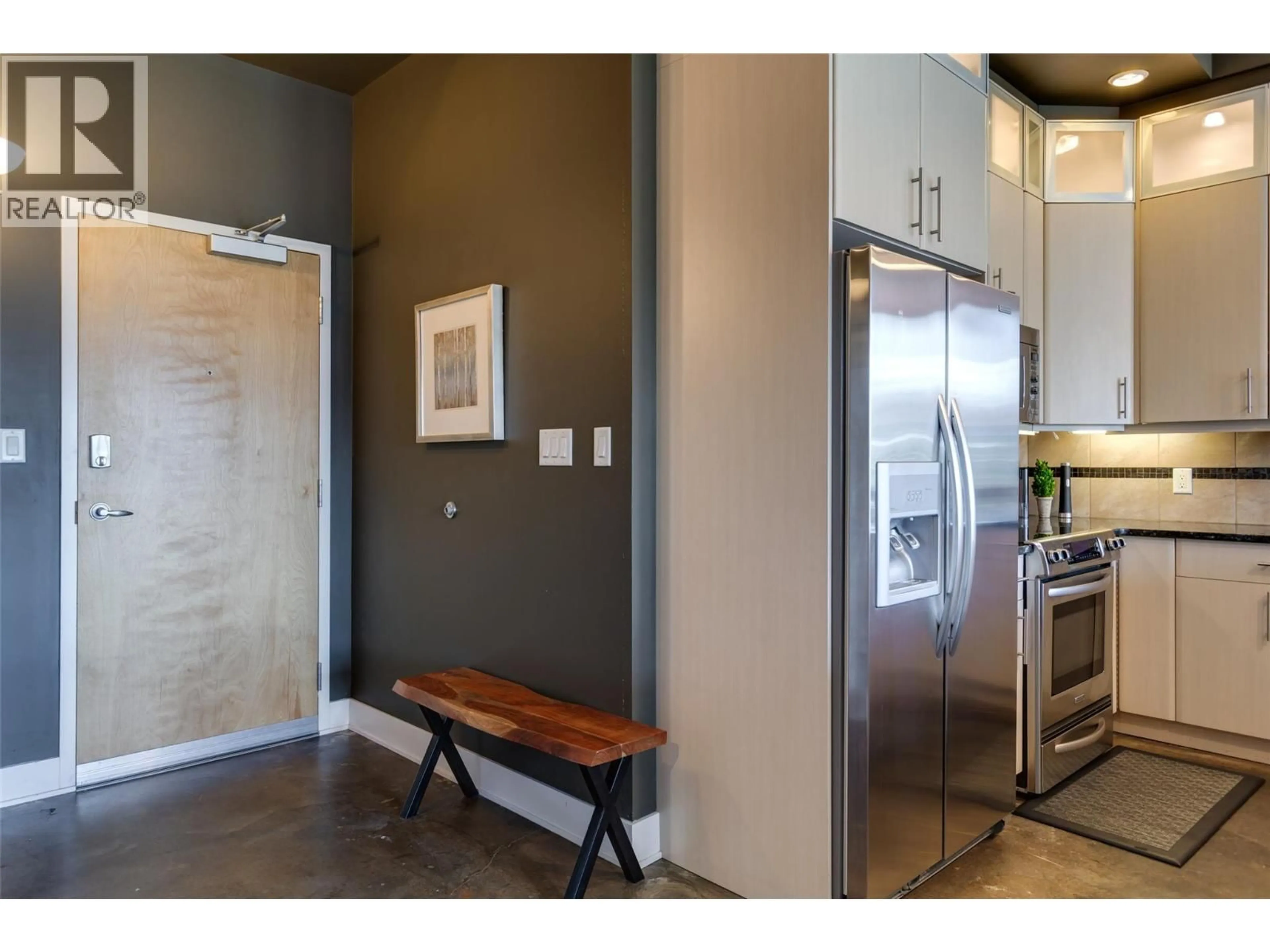 Indoor entryway for 505 - 1329 ELLIS STREET, Kelowna British Columbia V1Y9X5