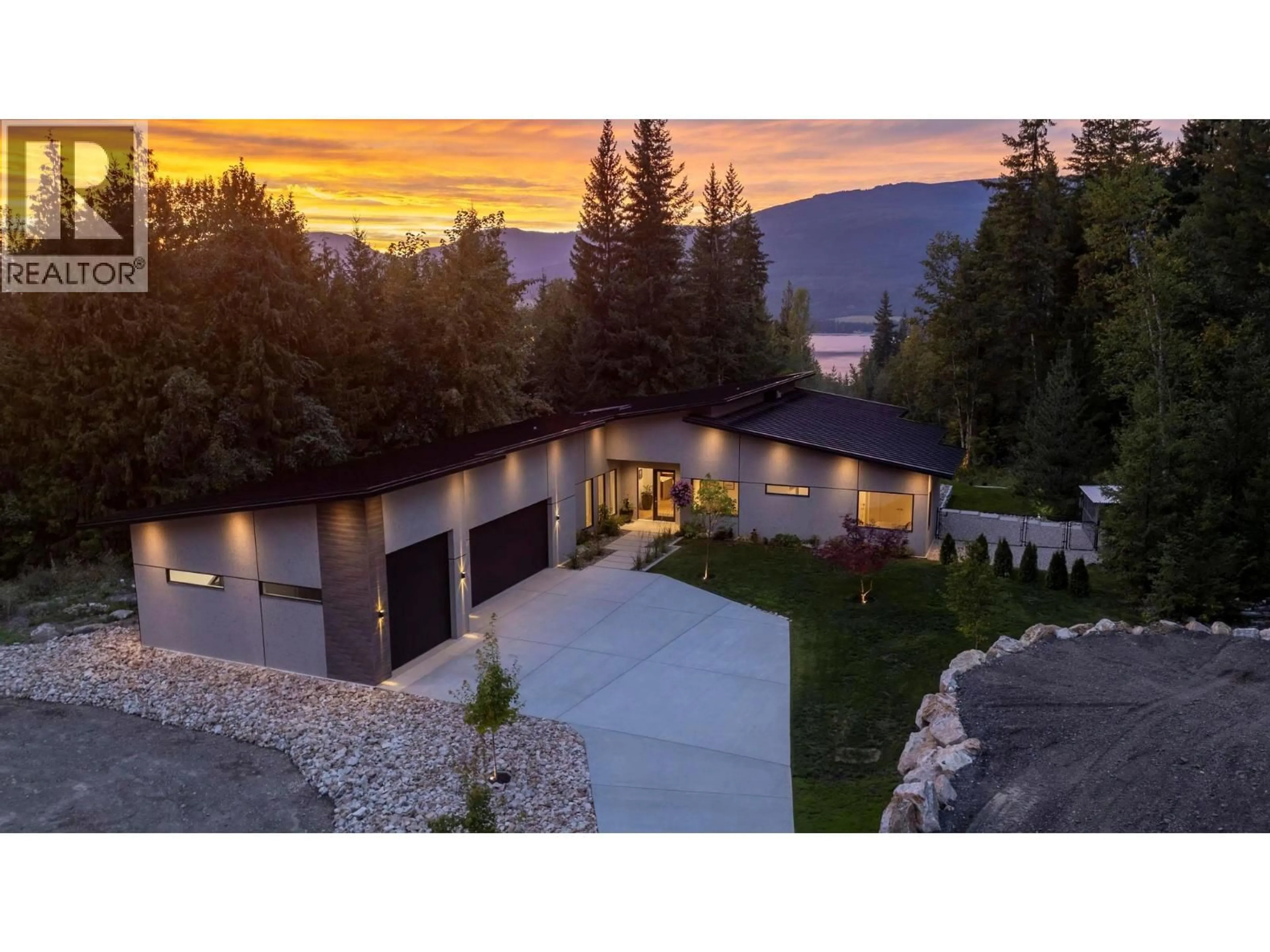 A pic from outside/outdoor area/front of a property/back of a property/a pic from drone, mountain view for 5147 SUNSET DRIVE, Eagle Bay British Columbia V0E1T0