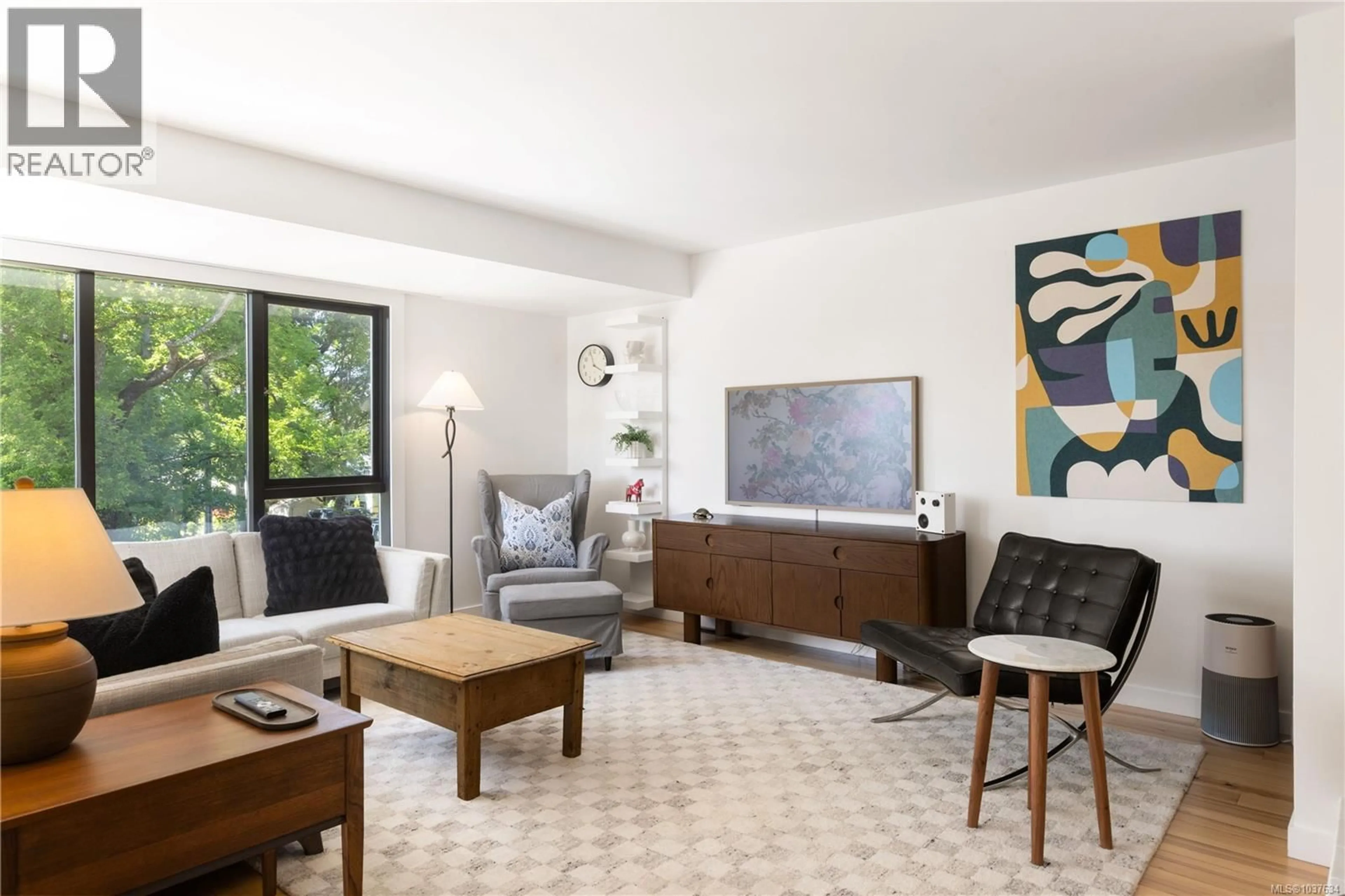 Living room with furniture, unknown for 2887 COLQUITZ AVENUE, Saanich British Columbia V9A2L9