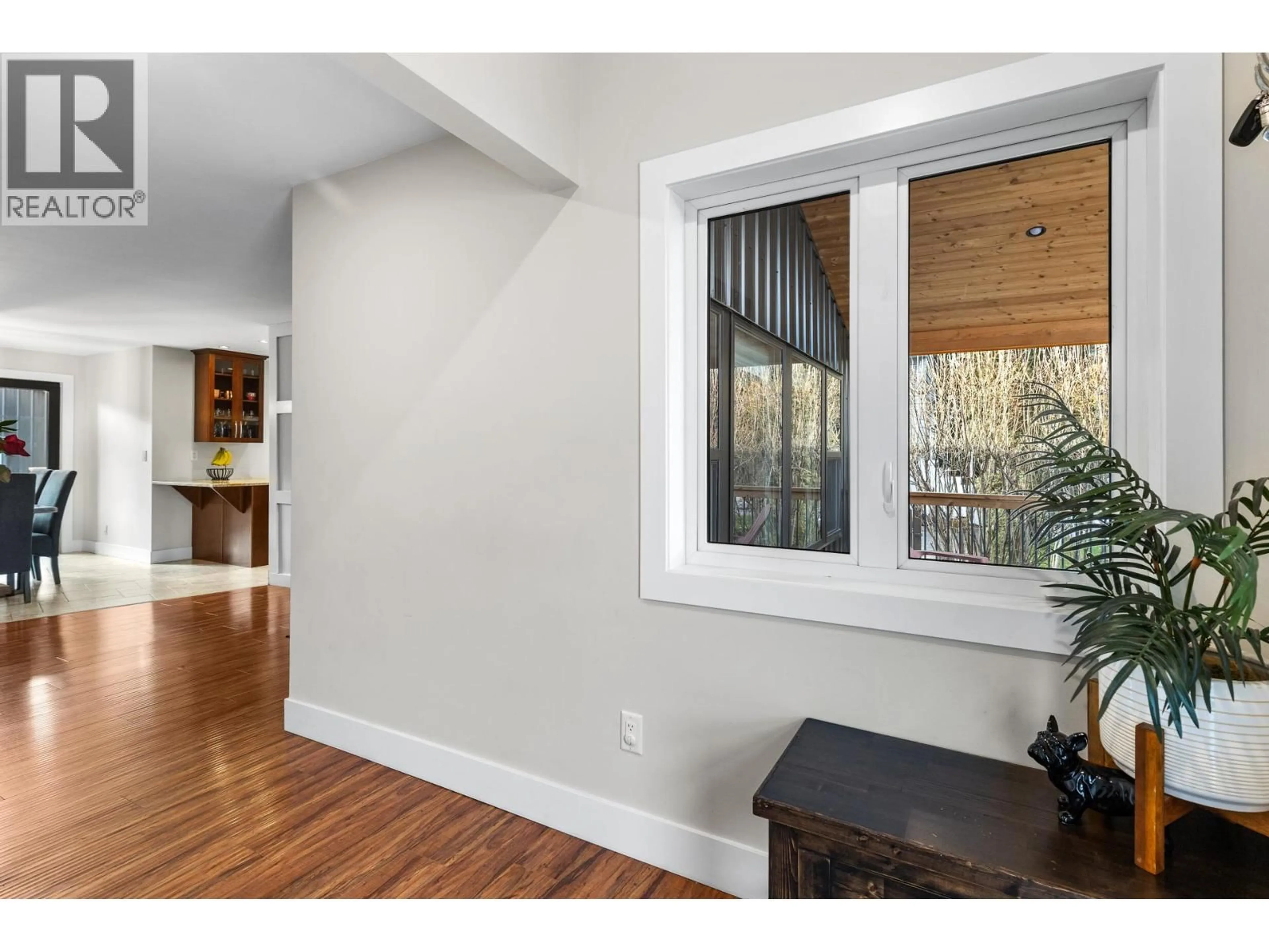 Indoor entryway for 617 CHRISTLETON AVENUE, Kelowna British Columbia V1Y5J1