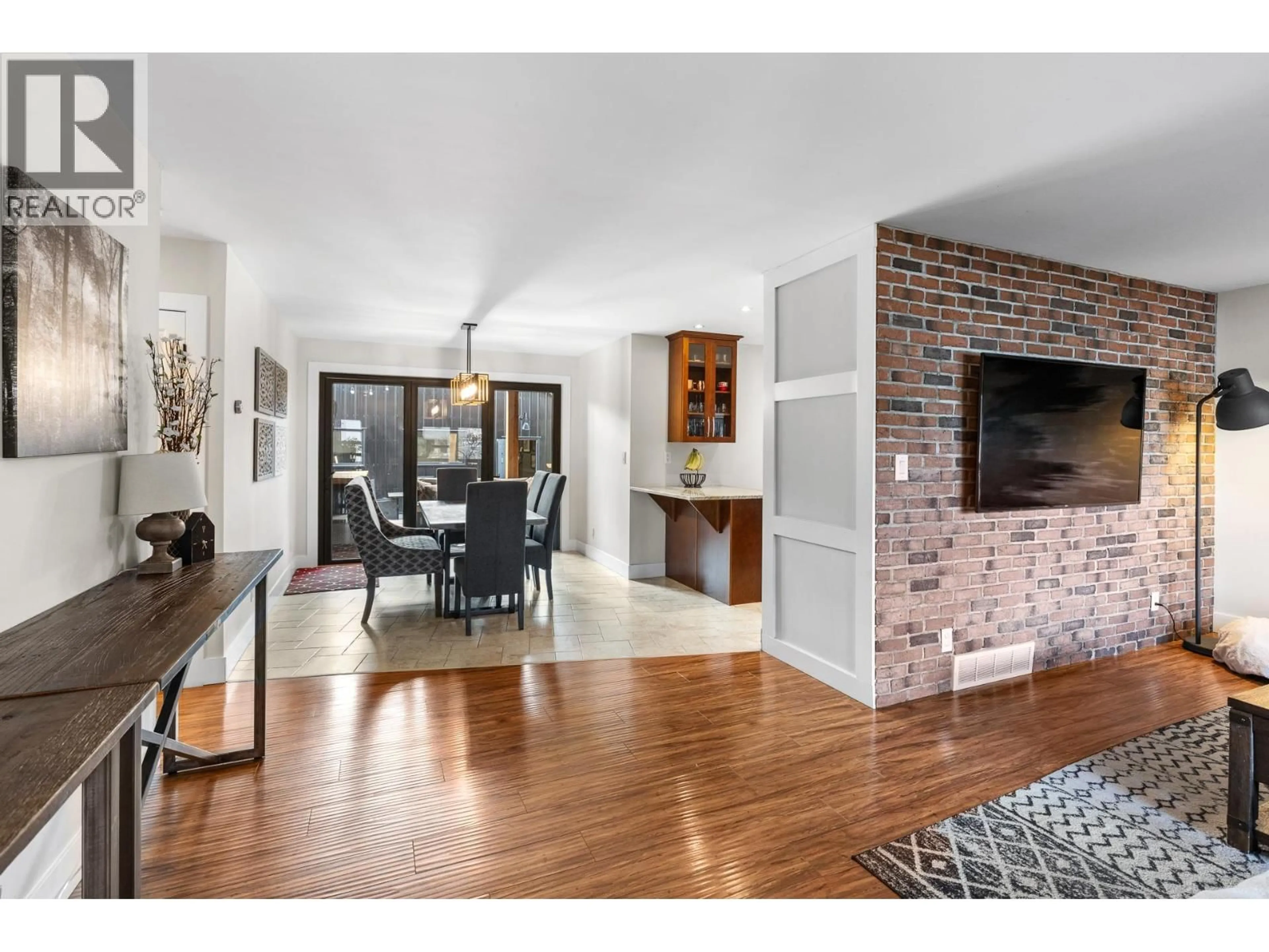 Indoor entryway for 617 CHRISTLETON AVENUE, Kelowna British Columbia V1Y5J1