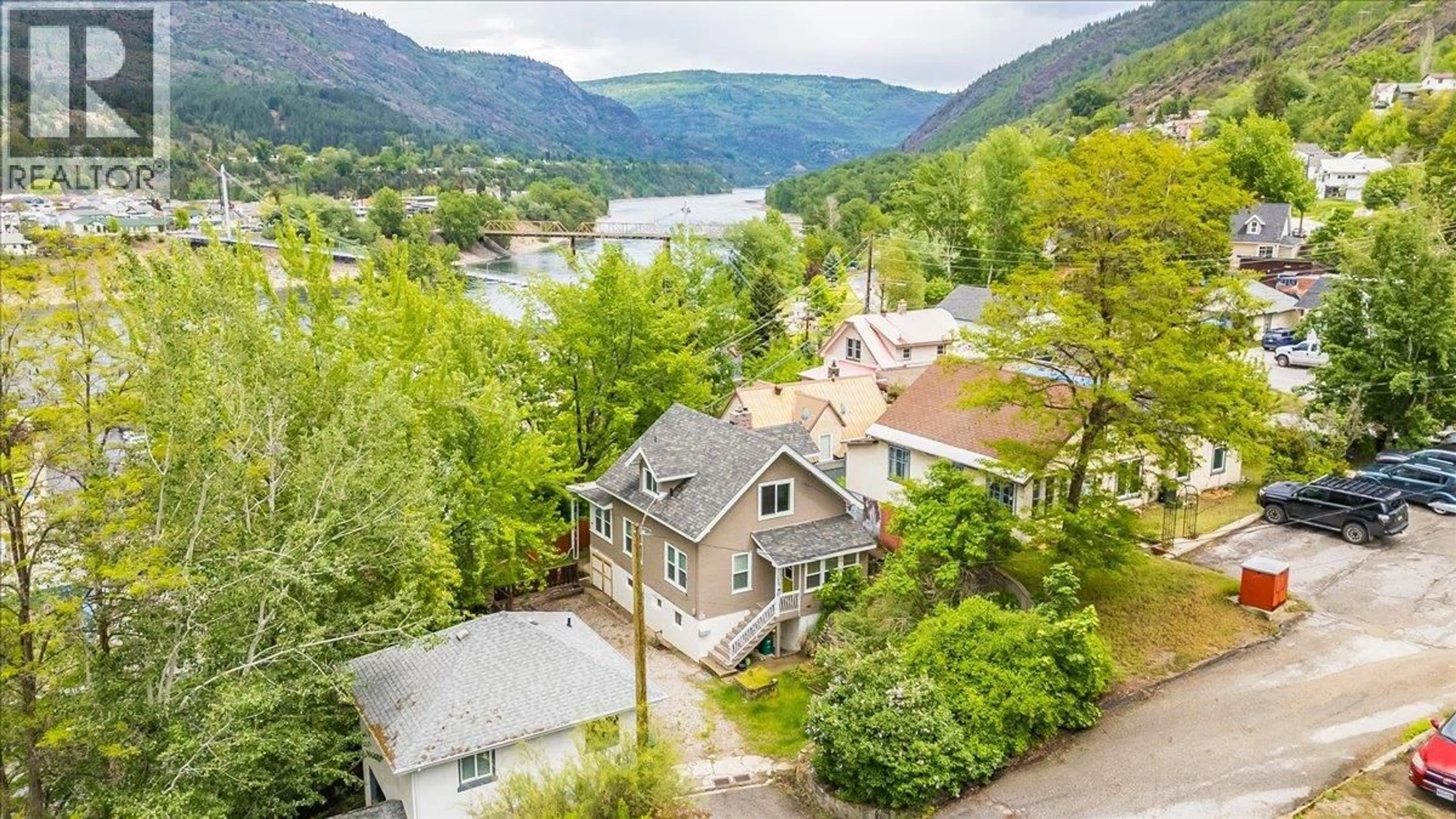A pic from outside/outdoor area/front of a property/back of a property/a pic from drone, water/lake/river/ocean view for 1667 CEDAR AVENUE, Trail British Columbia V1R4C9