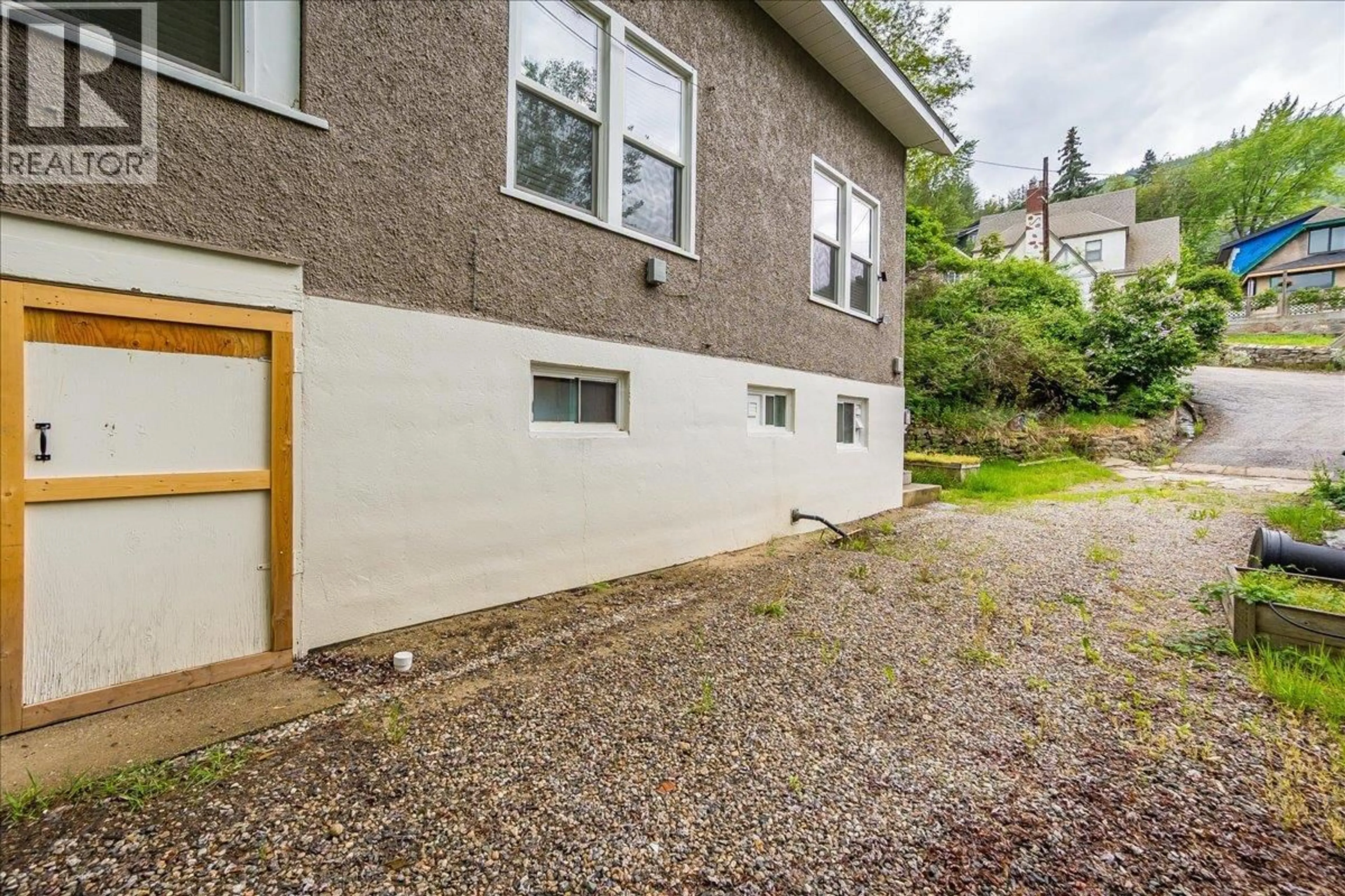 Patio, building for 1667 CEDAR AVENUE, Trail British Columbia V1R4C9