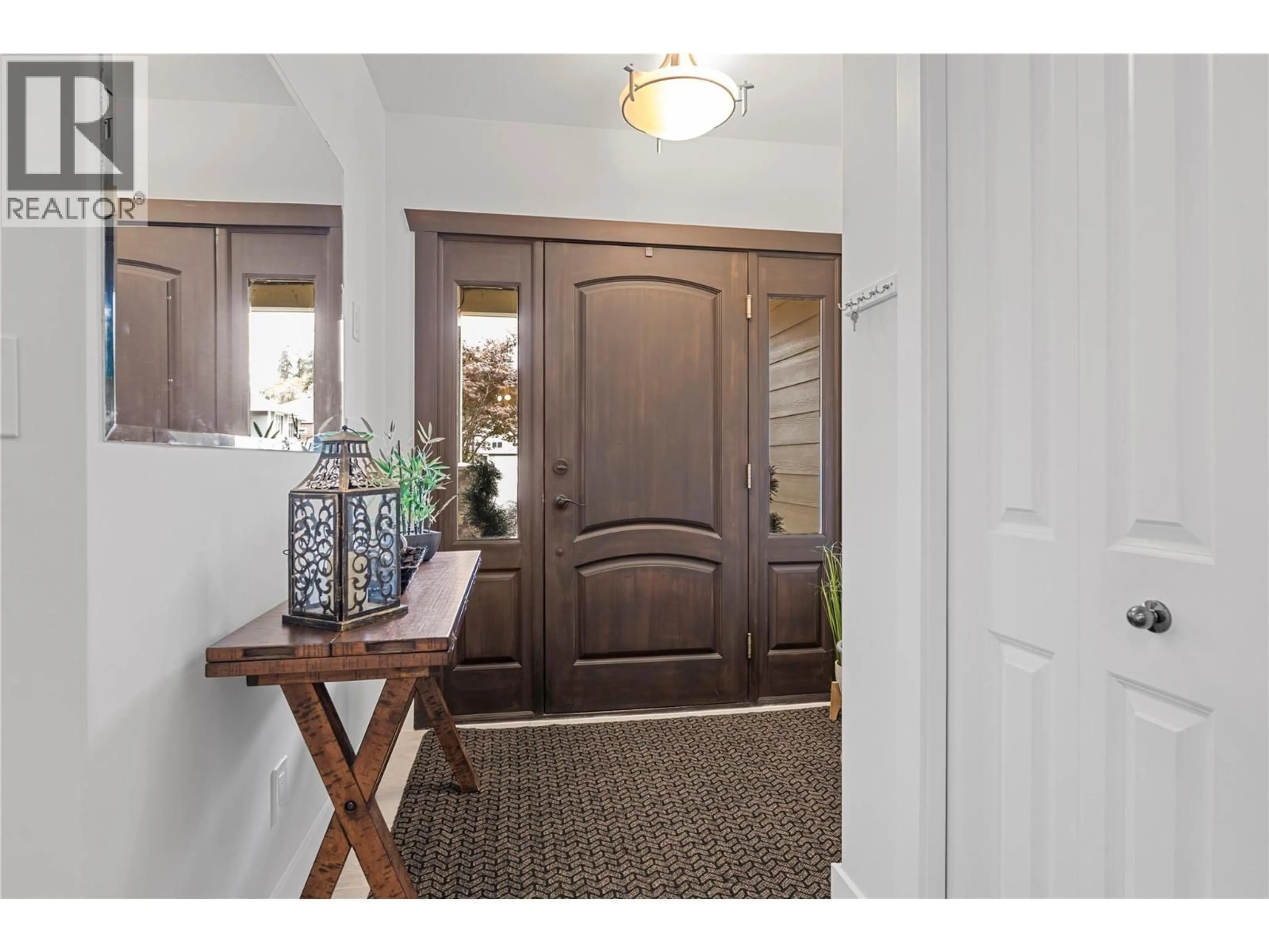 Indoor entryway for 14 - 1581 20 STREET NORTHEAST, Salmon Arm British Columbia V1E0A7