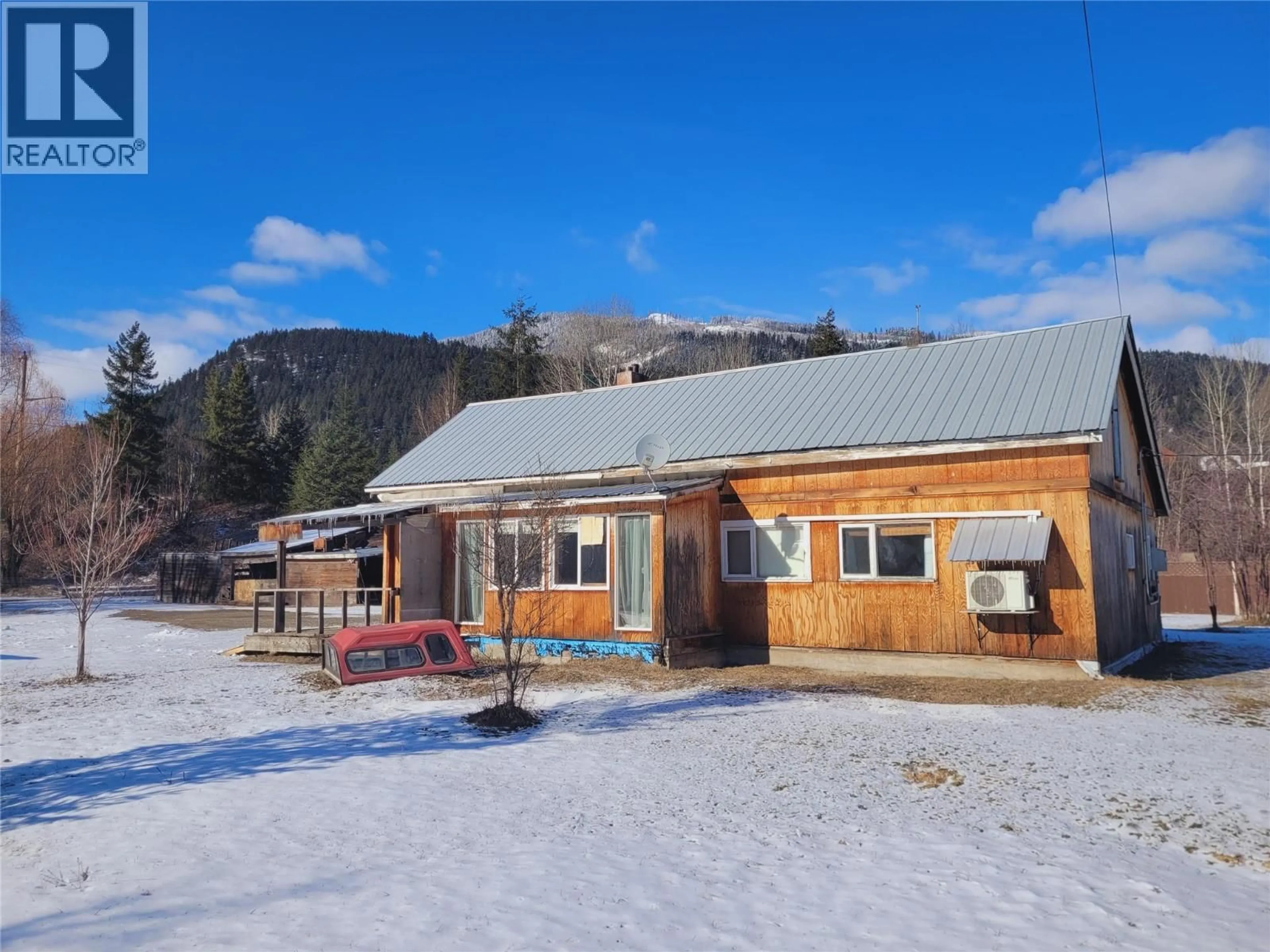 A pic from outside/outdoor area/front of a property/back of a property/a pic from drone, mountain view for 192 (3104) VAVENBY BRIDGE ROAD, Vavenby British Columbia V0E3A0