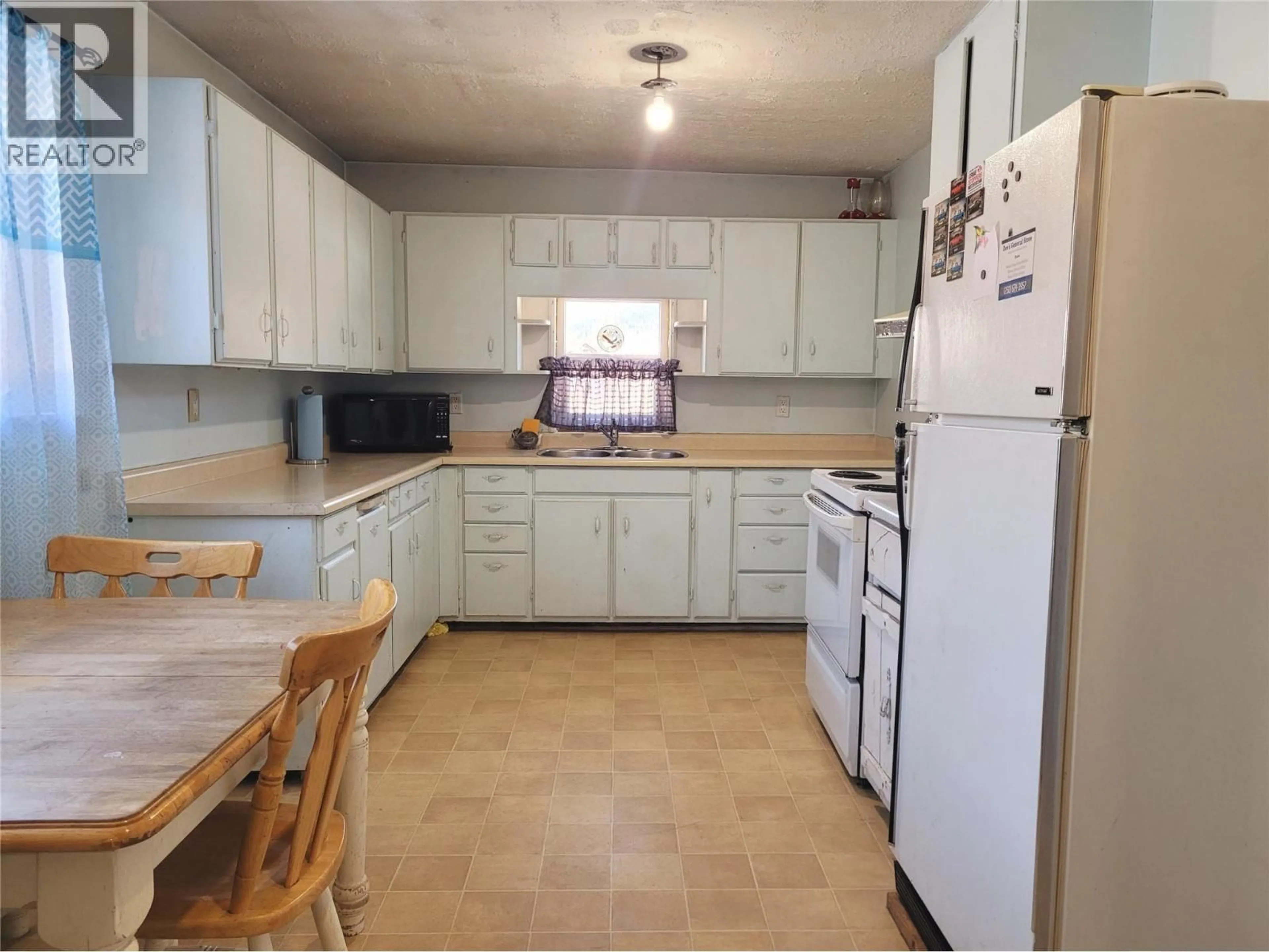 Standard kitchen, ceramic/tile floor for 192 (3104) VAVENBY BRIDGE ROAD, Vavenby British Columbia V0E3A0