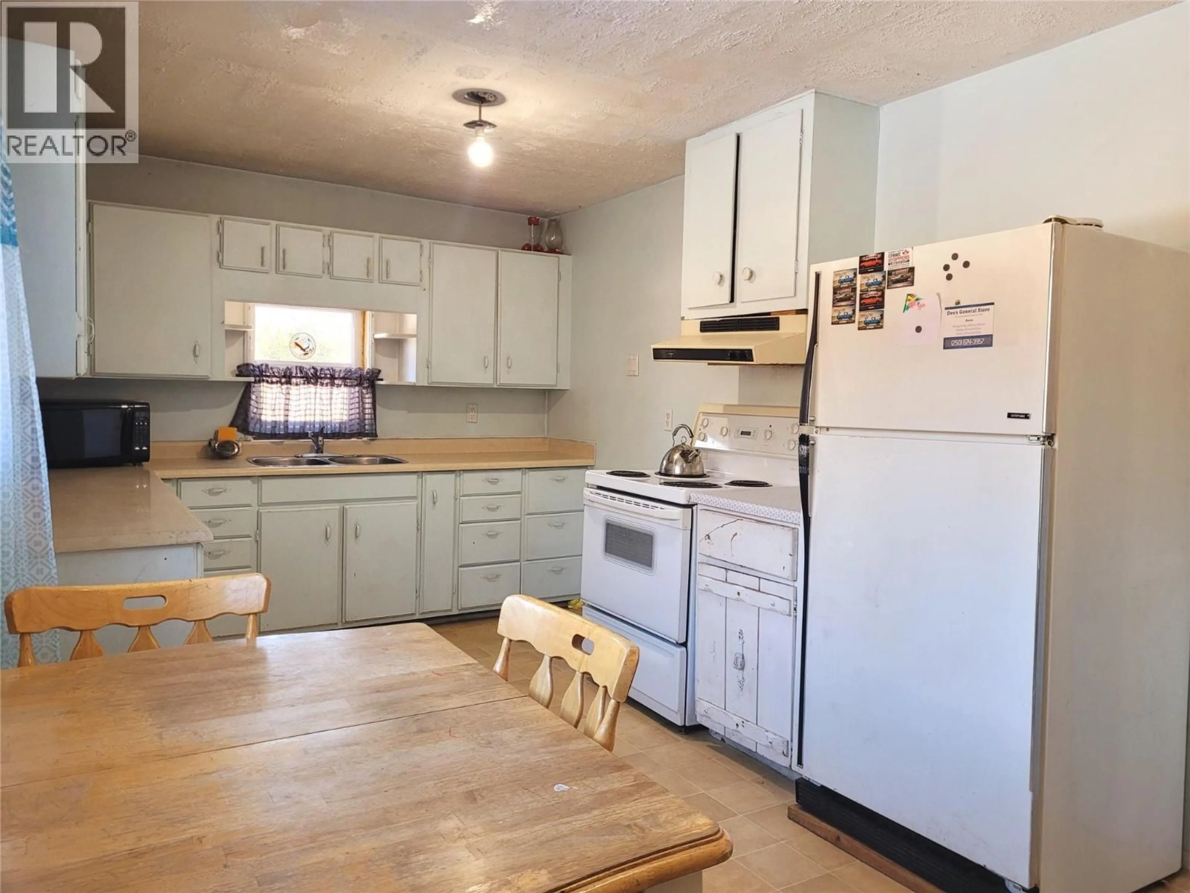 Standard kitchen, unknown for 192 (3104) VAVENBY BRIDGE ROAD, Vavenby British Columbia V0E3A0