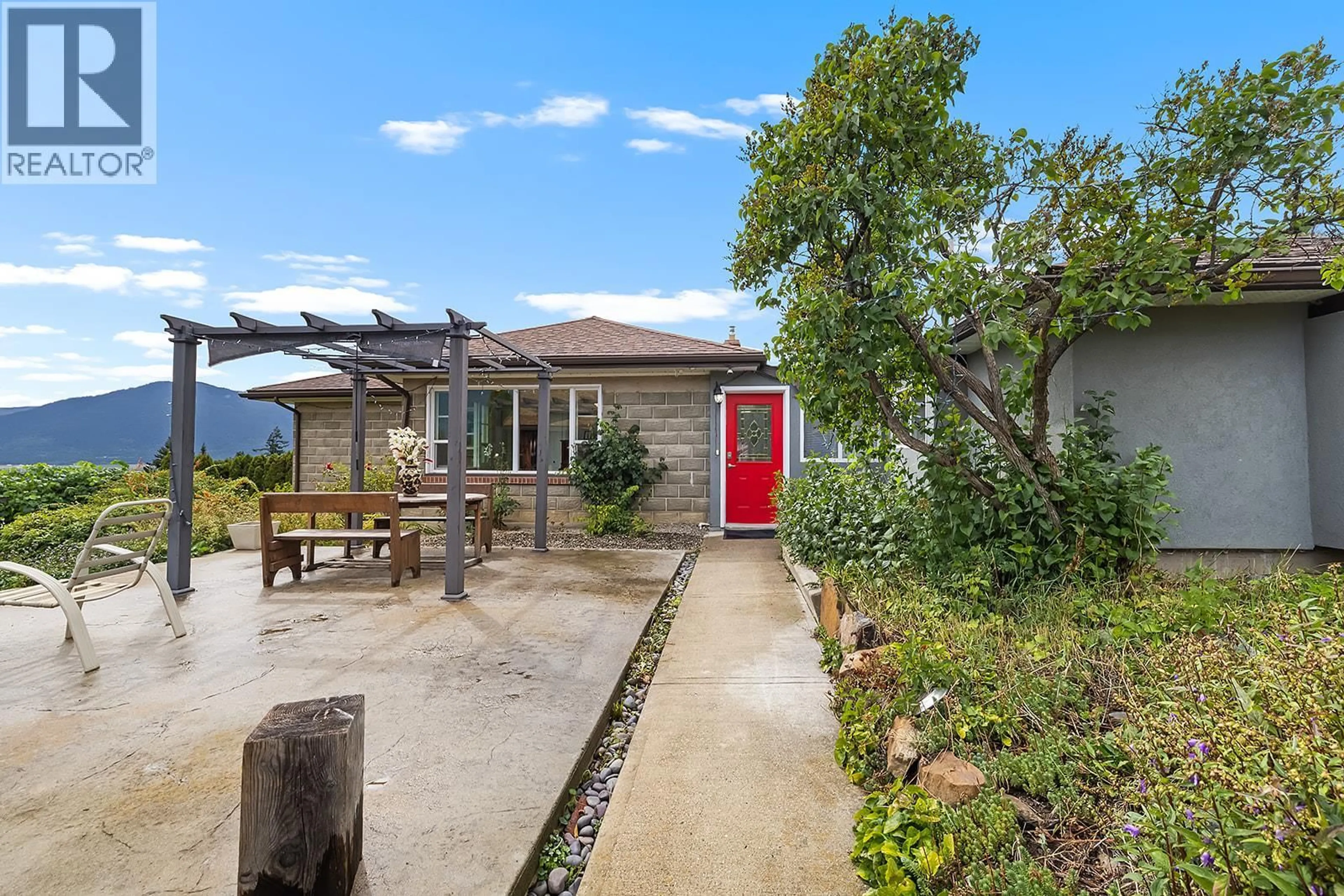 A pic from outside/outdoor area/front of a property/back of a property/a pic from drone, street for 1417B HILLSIDE STREET, Creston British Columbia V0B1G4