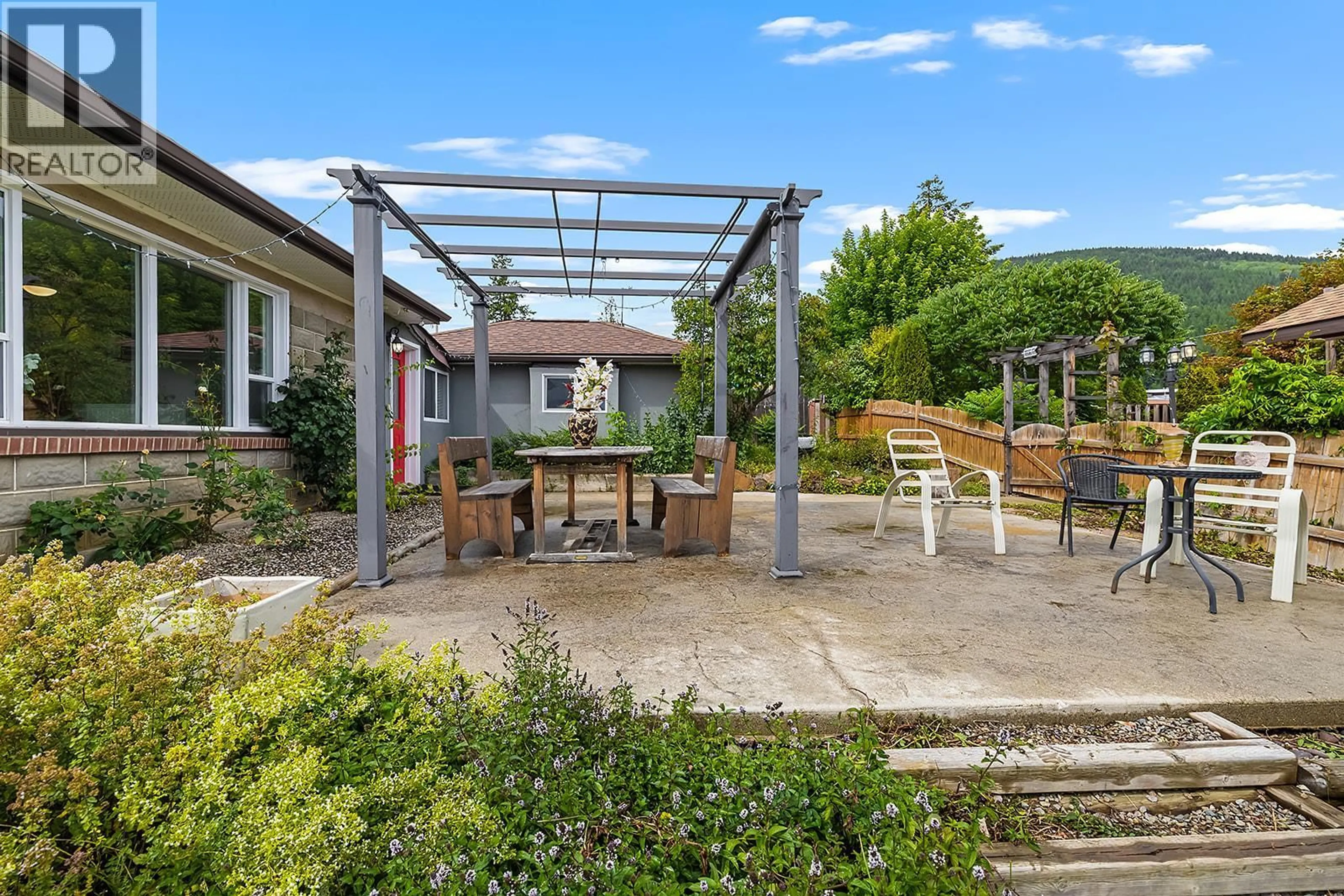 Patio, street for 1417B HILLSIDE STREET, Creston British Columbia V0B1G4