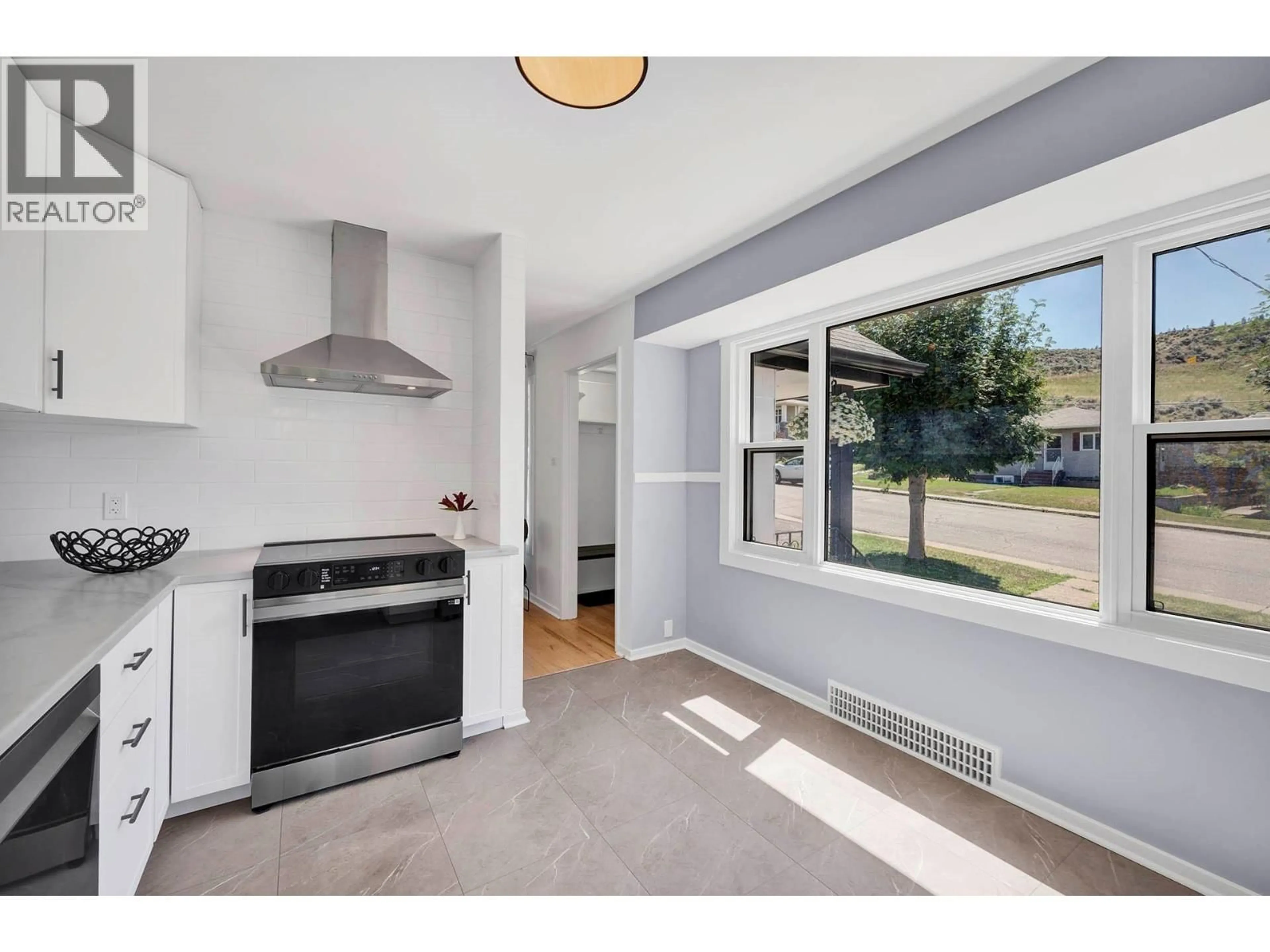 Open concept kitchen, unknown for 1314 PINE CRESCENT, Kamloops British Columbia V2C2Z1