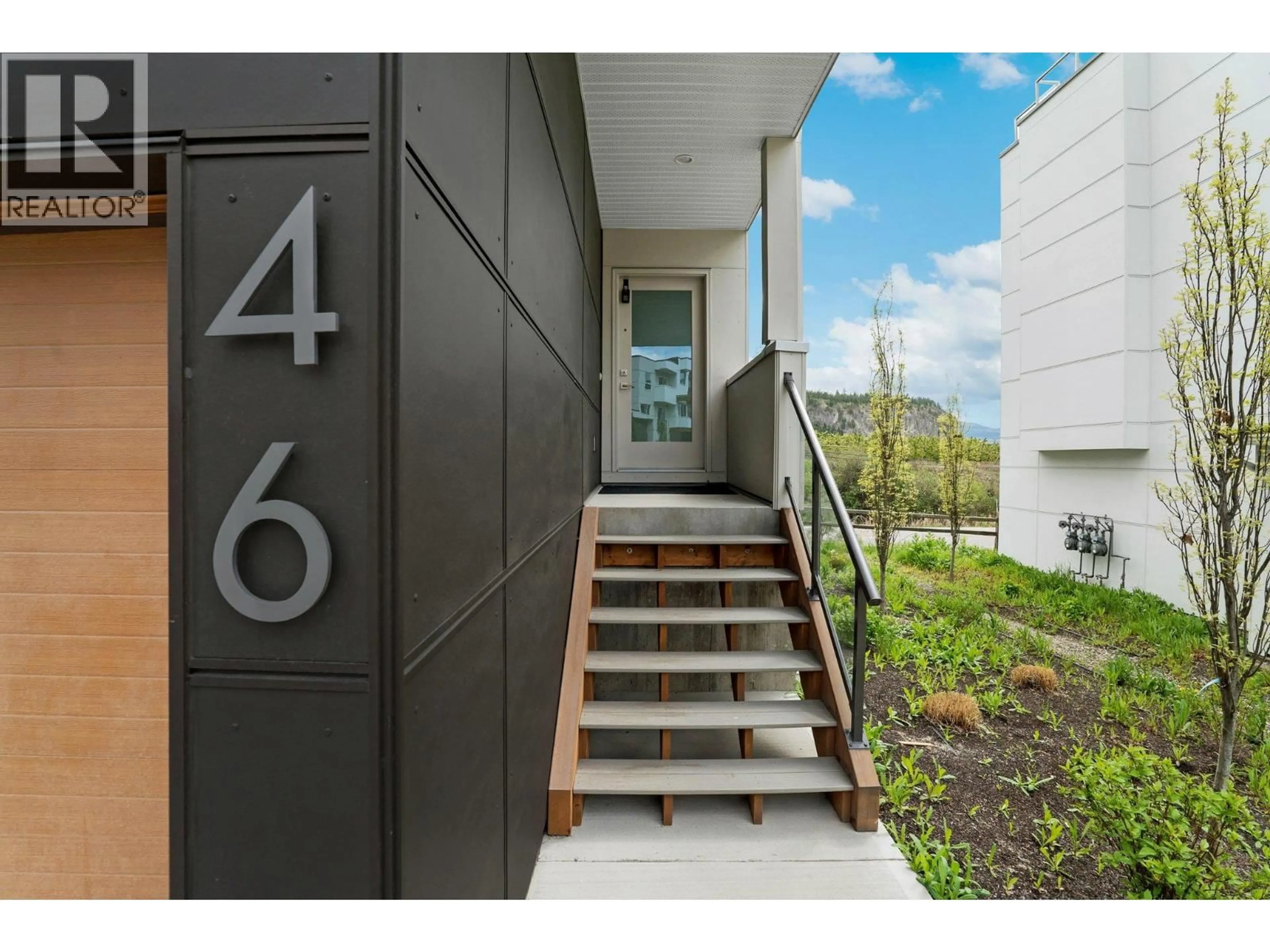 Indoor entryway for 46 - 720 VALLEY ROAD, Kelowna British Columbia V1V0E1