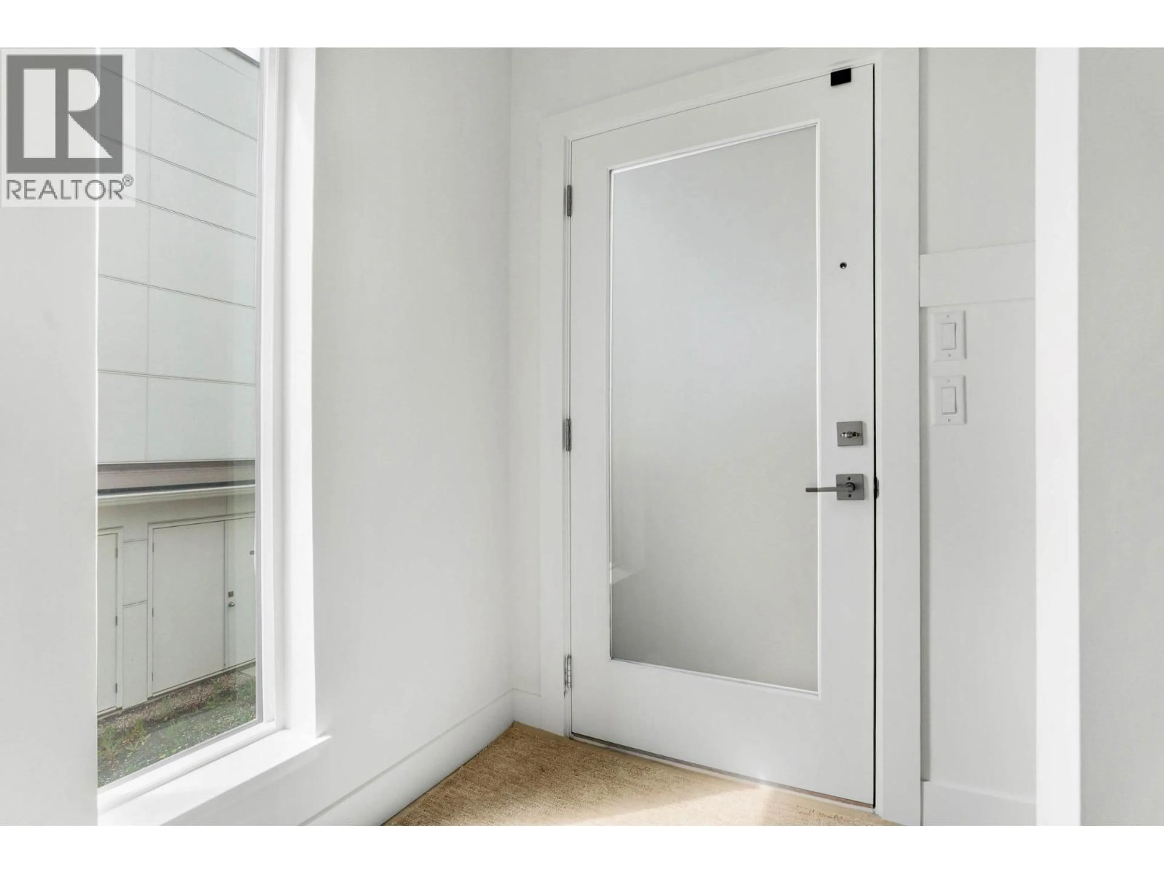 Indoor entryway for 46 - 720 VALLEY ROAD, Kelowna British Columbia V1V0E1