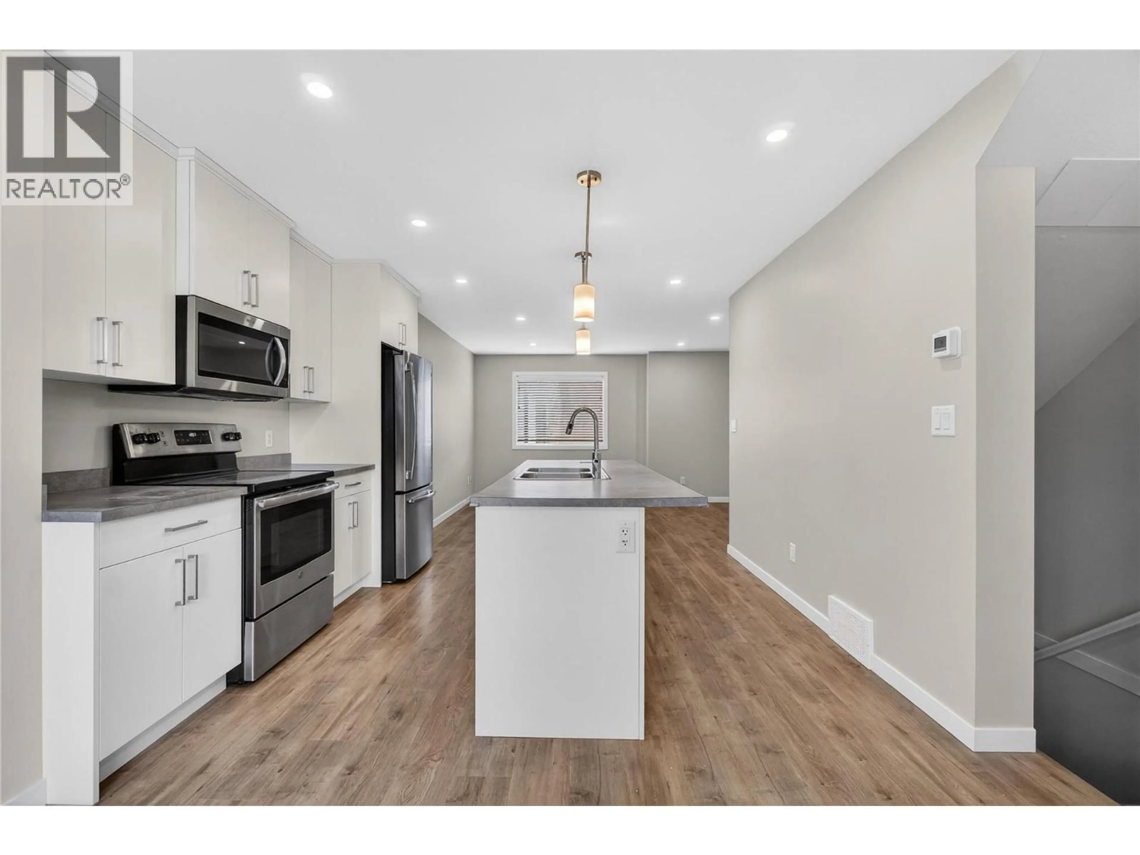 Open concept kitchen, unknown for 4 - 2081 11 AVENUE NORTHEAST, Salmon Arm British Columbia V1E0G1