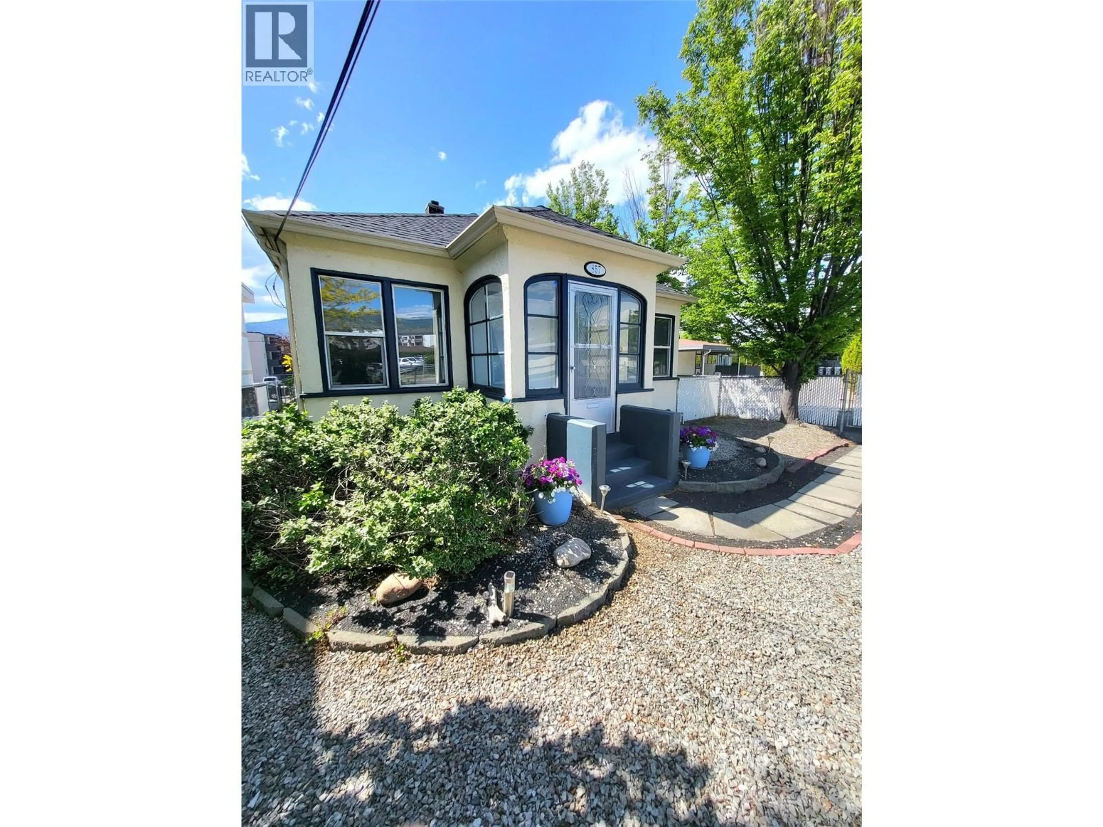 A pic from outside/outdoor area/front of a property/back of a property/a pic from drone, street for 857 MAIN STREET, Penticton British Columbia V2A5E3