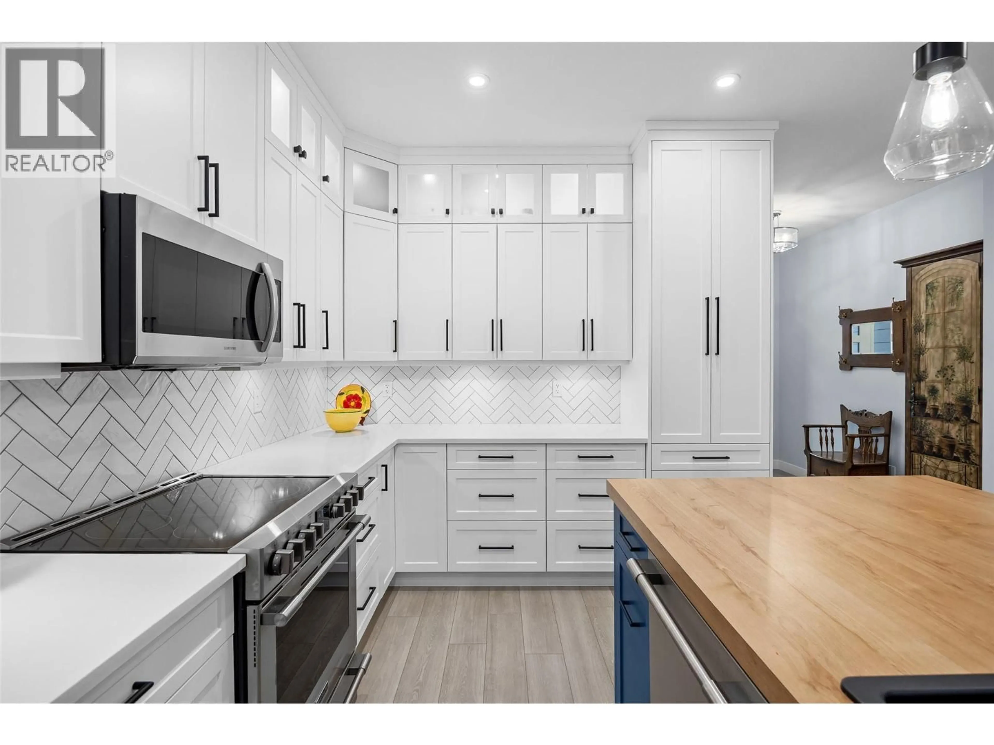 Open concept kitchen, unknown for 611 NIGHTHAWK AVENUE, Vernon British Columbia V1H2A1