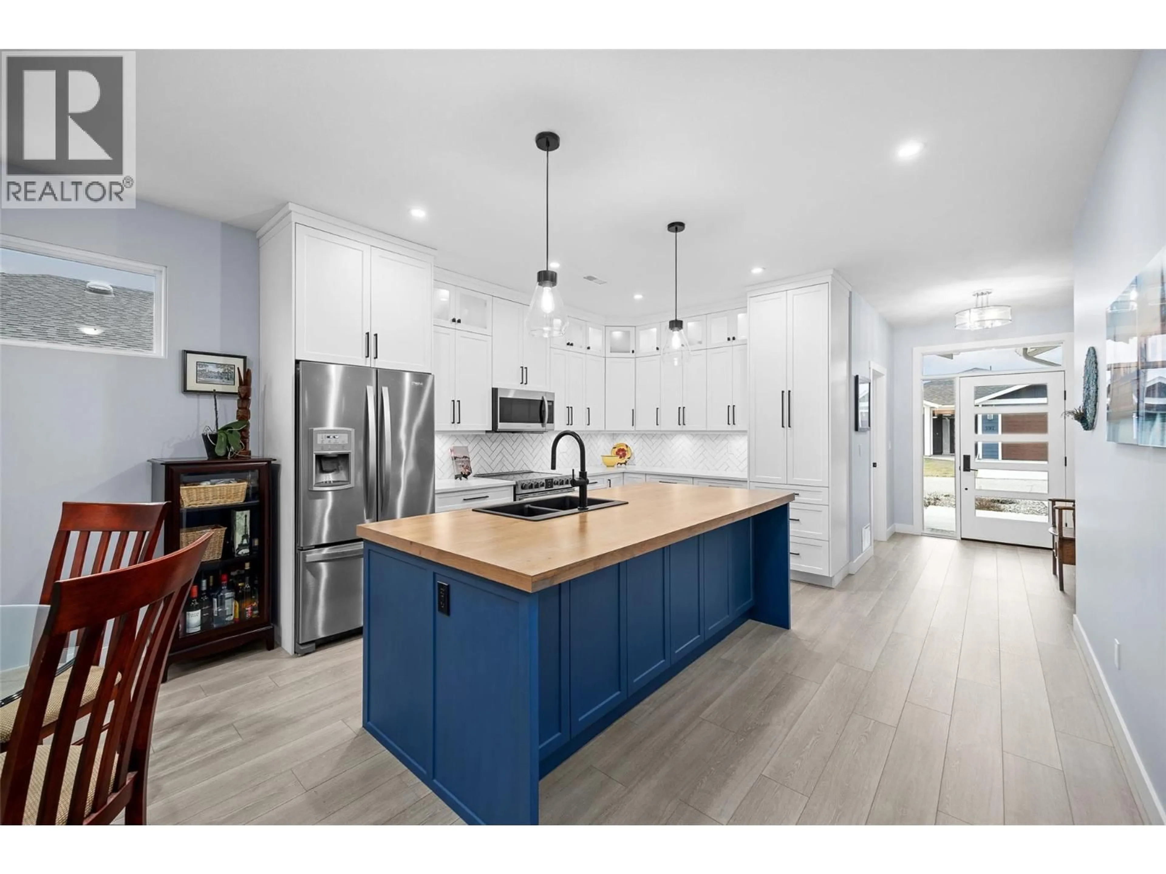 Open concept kitchen, unknown for 611 NIGHTHAWK AVENUE, Vernon British Columbia V1H2A1