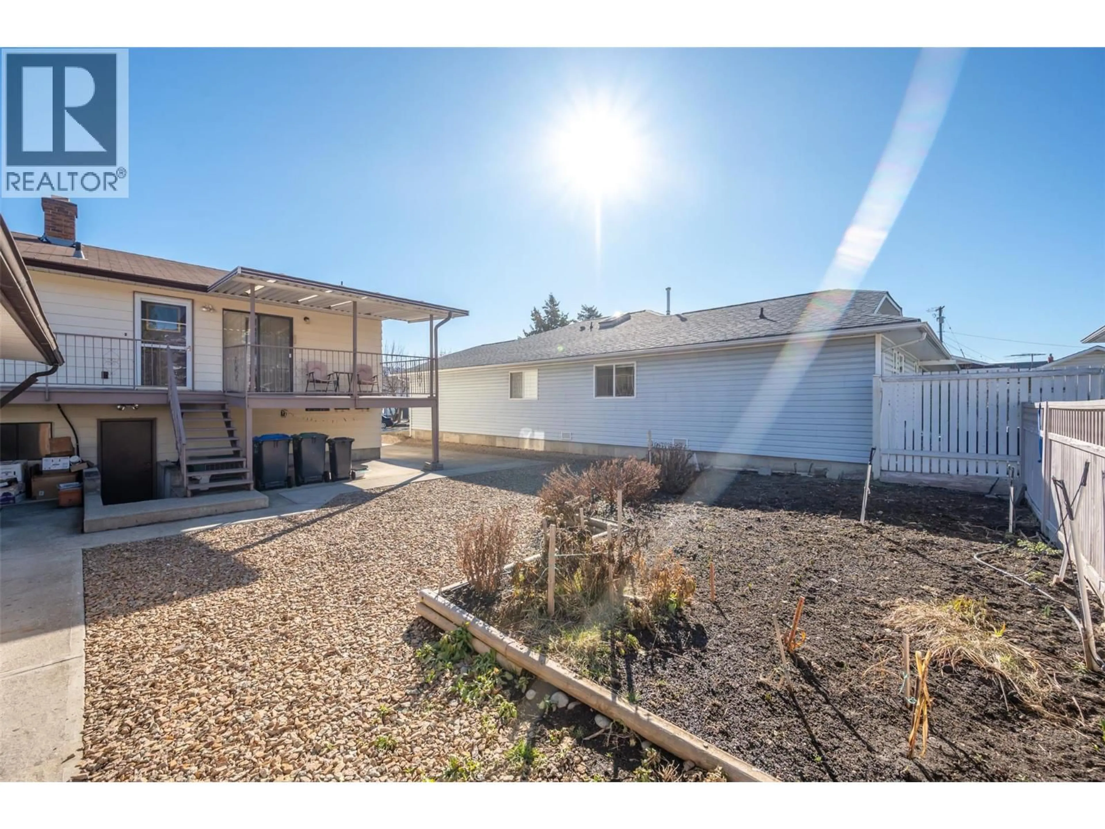 A pic from outside/outdoor area/front of a property/back of a property/a pic from drone, street for 5808 COLUMBIA STREET, Oliver British Columbia V0H1T0