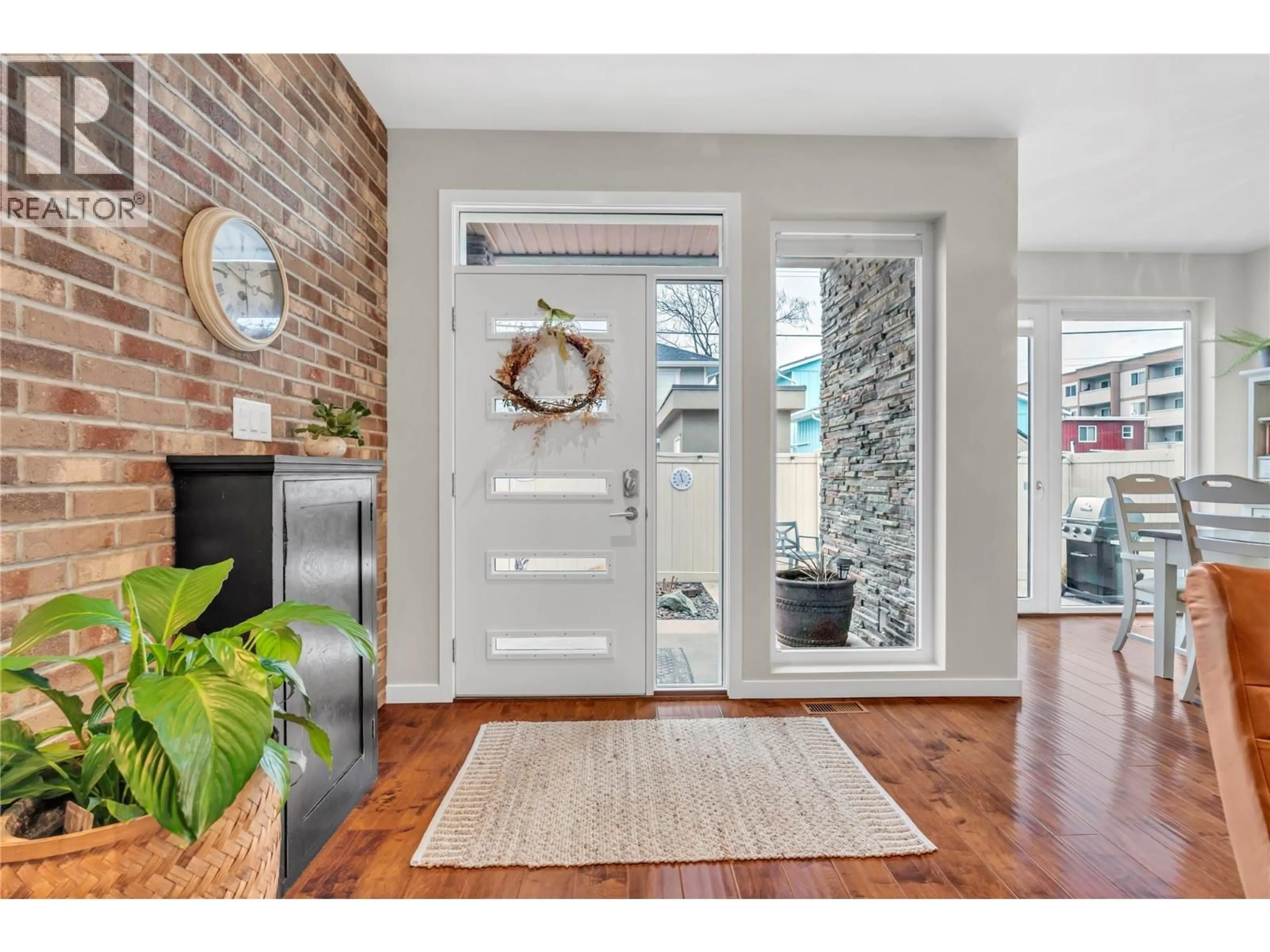 Indoor entryway for 102 - 707 CHURCHILL AVENUE, Penticton British Columbia V2A1E2