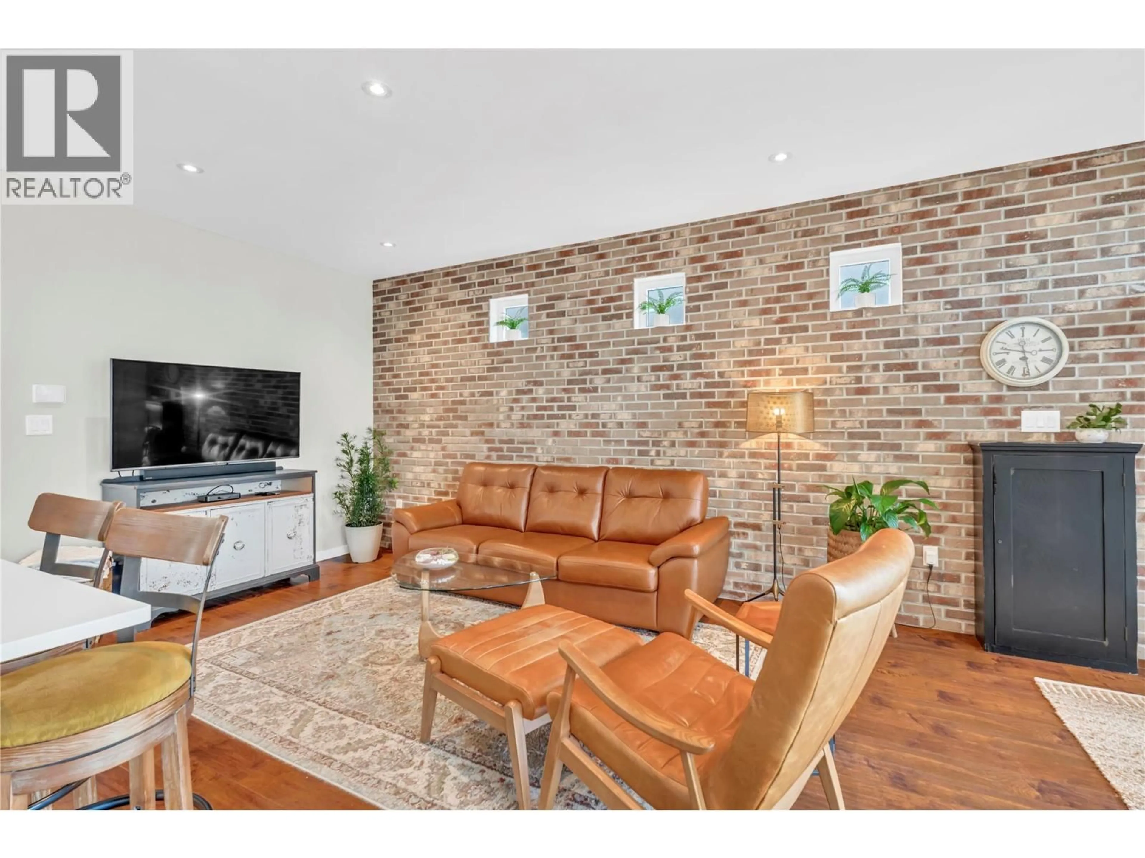 Living room with furniture, unknown for 102 - 707 CHURCHILL AVENUE, Penticton British Columbia V2A1E2